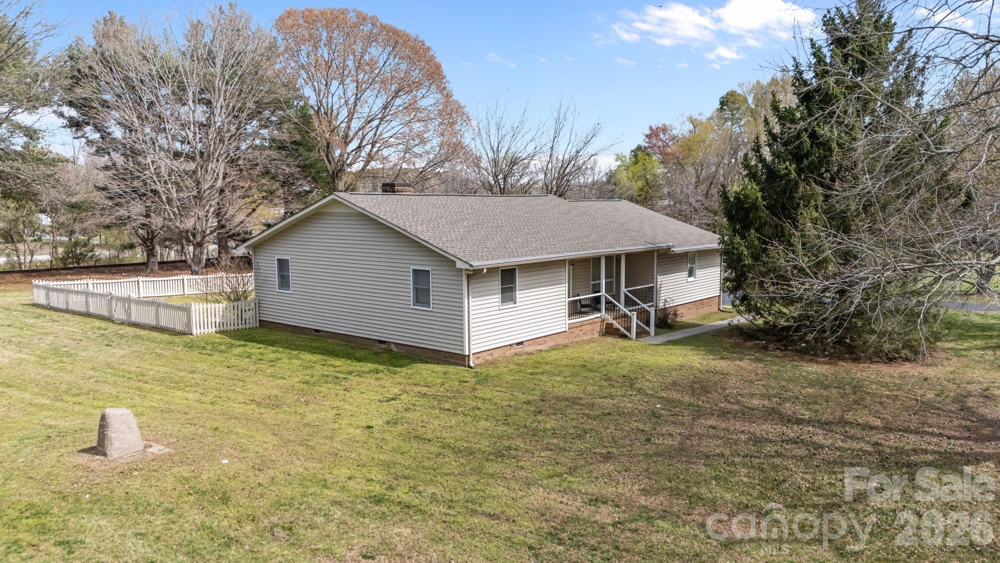 3368 Old Glenola Road — Archdale