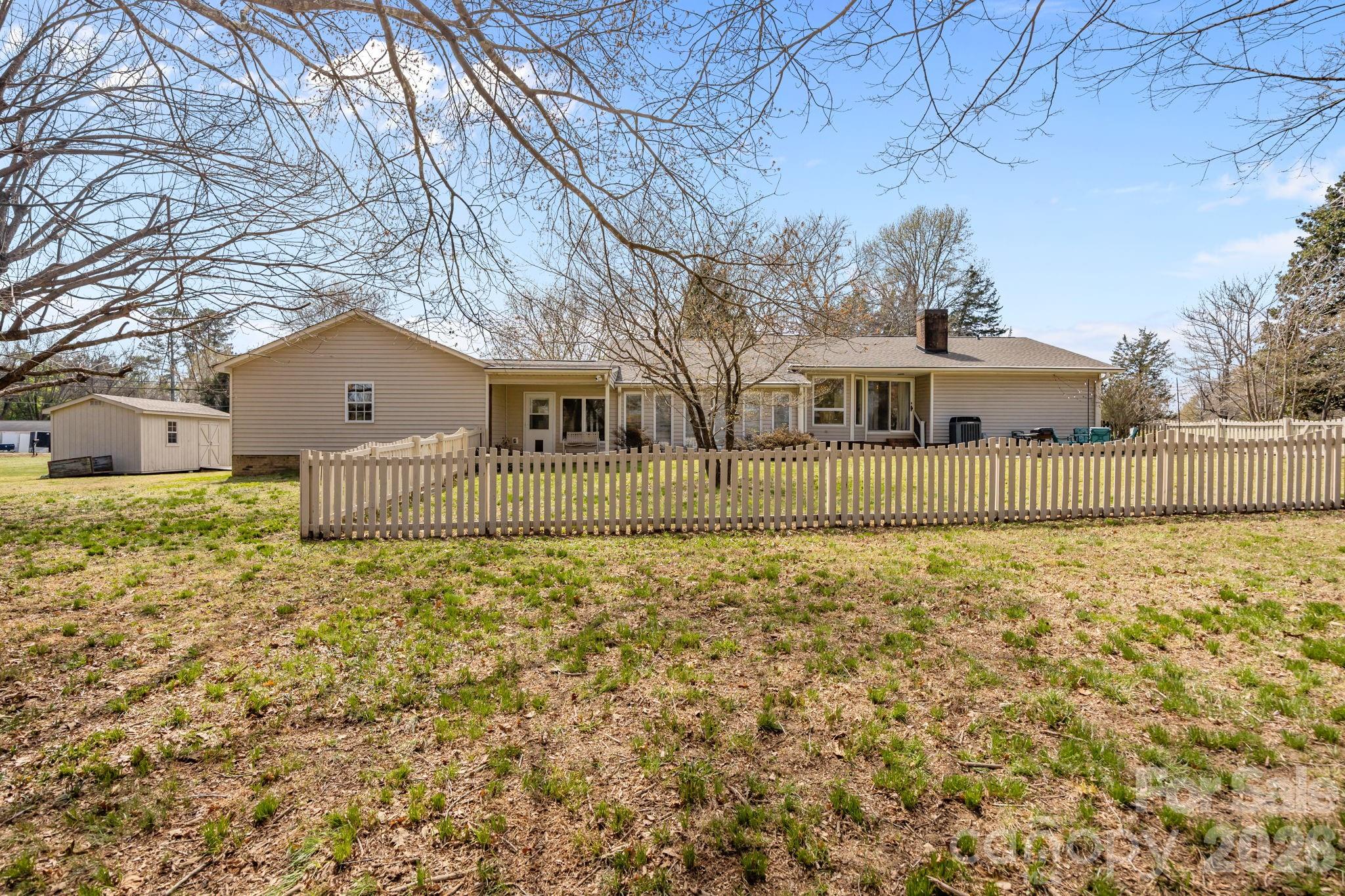 3368 Old Glenola Road — Archdale