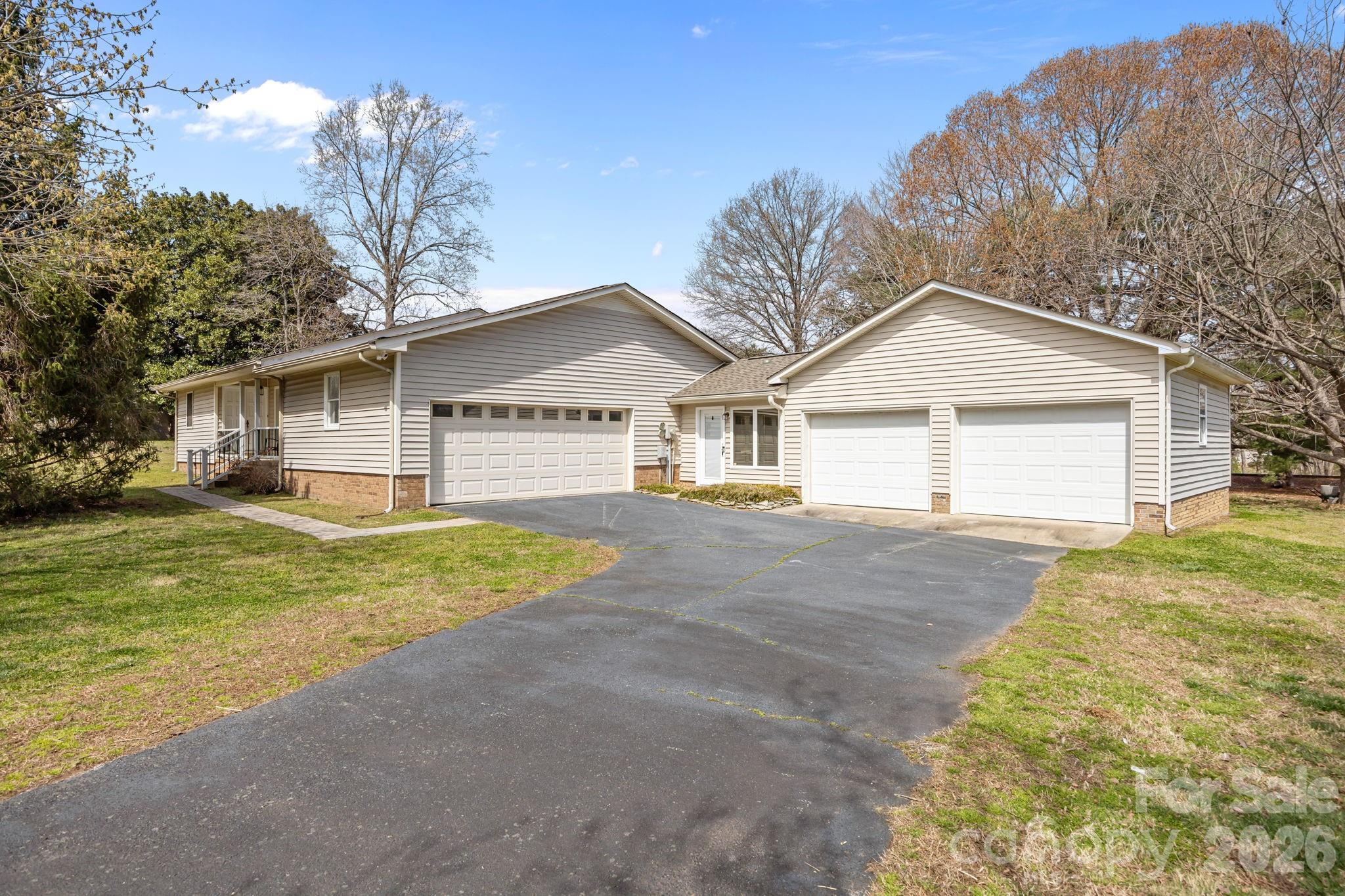 3368 Old Glenola Road — Archdale