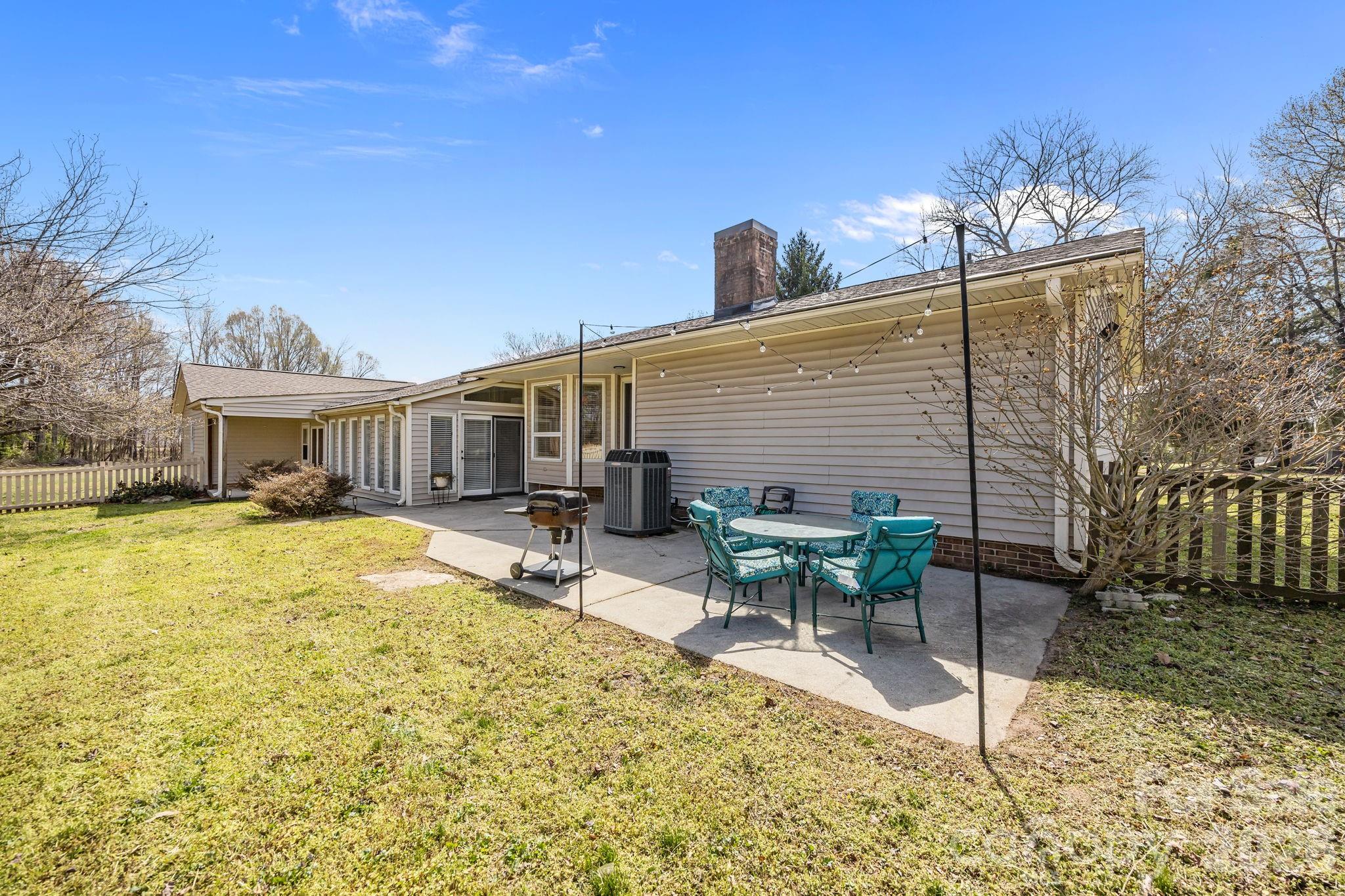 3368 Old Glenola Road — Archdale