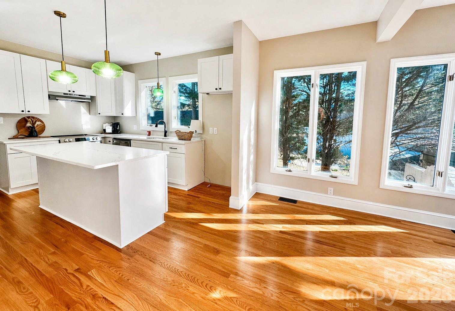 317 8th Street NW — Hickory