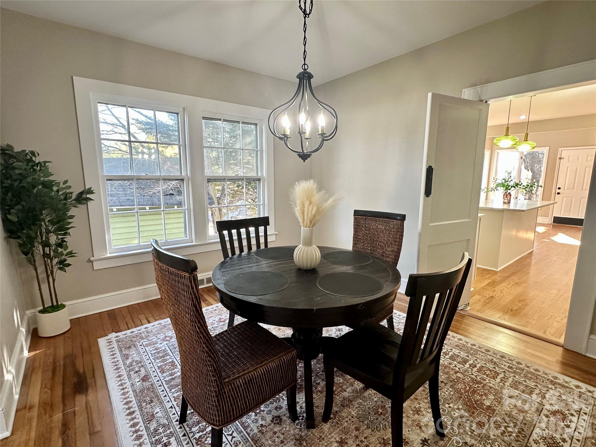 317 8th Street NW — Hickory