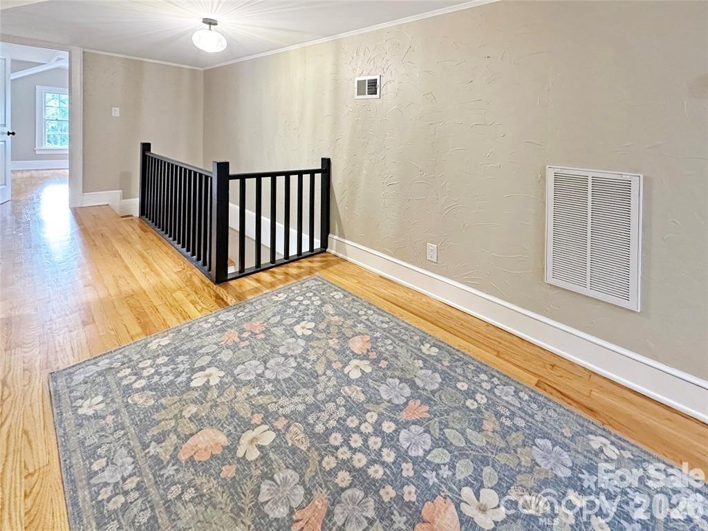 317 8th Street NW — Hickory