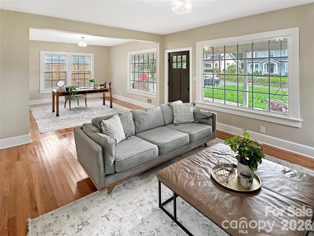 317 8th Street NW — Hickory