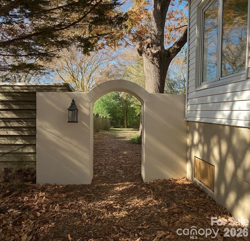 317 8th Street NW — Hickory