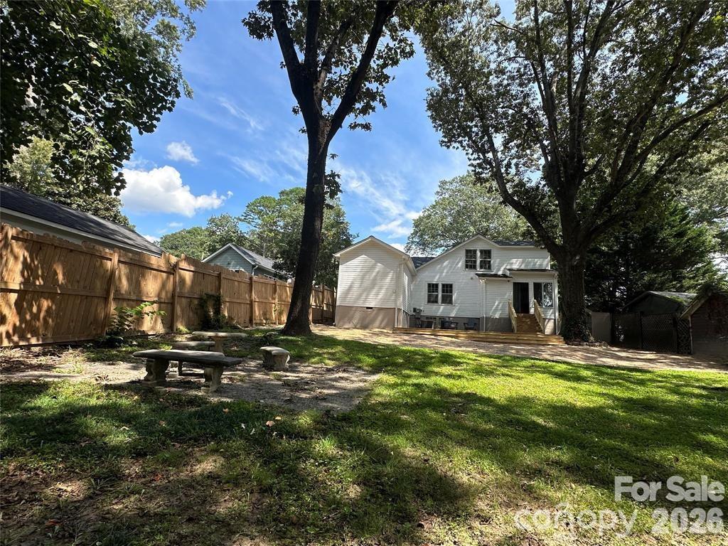 317 8th Street NW — Hickory