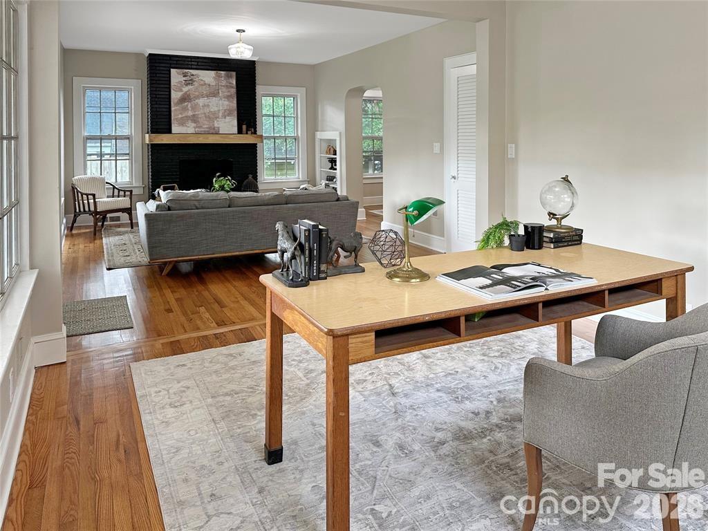 317 8th Street NW — Hickory