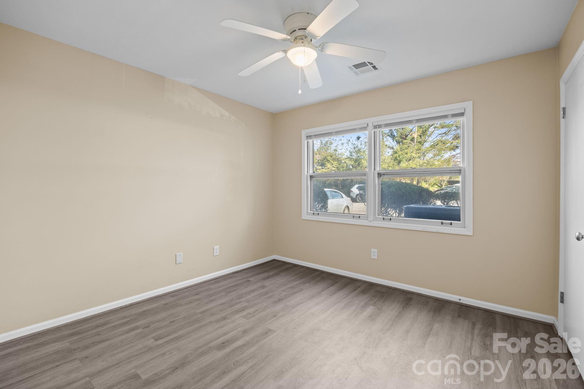 427 6th Avenue W #A11 — Hendersonville