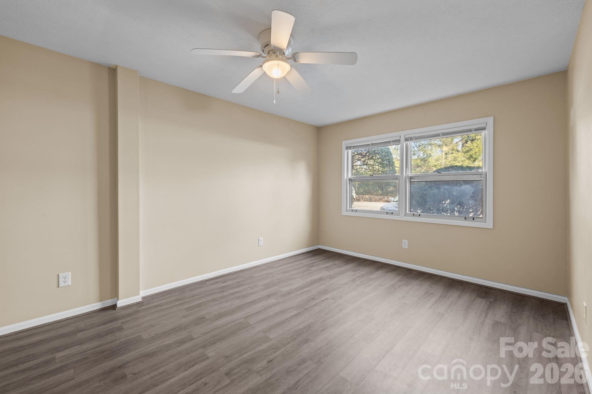 427 6th Avenue W #A11 — Hendersonville