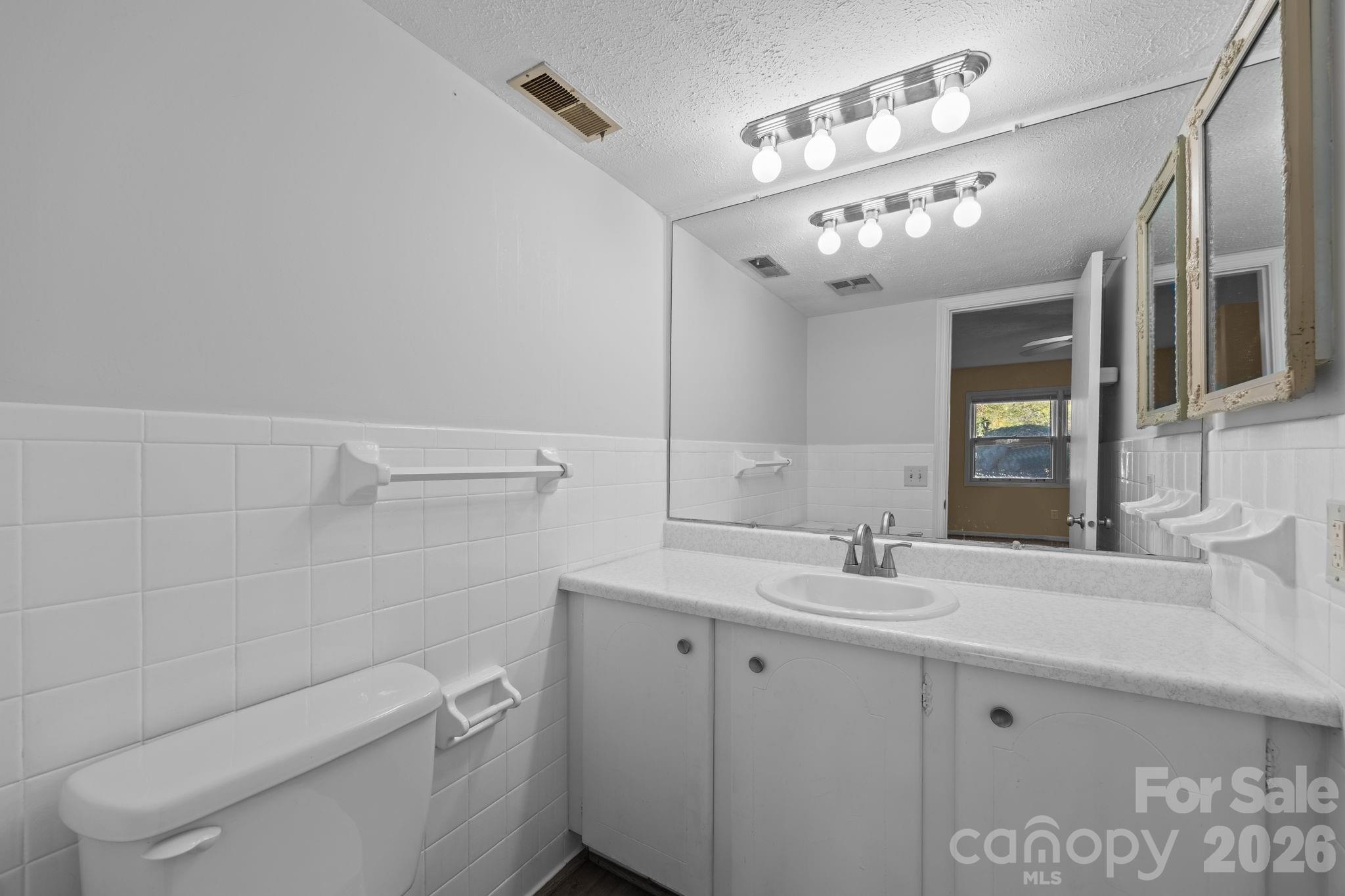 427 6th Avenue W #A11 — Hendersonville