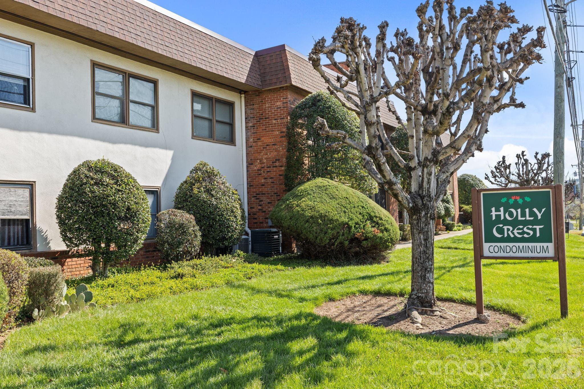 427 6th Avenue W #A11 — Hendersonville