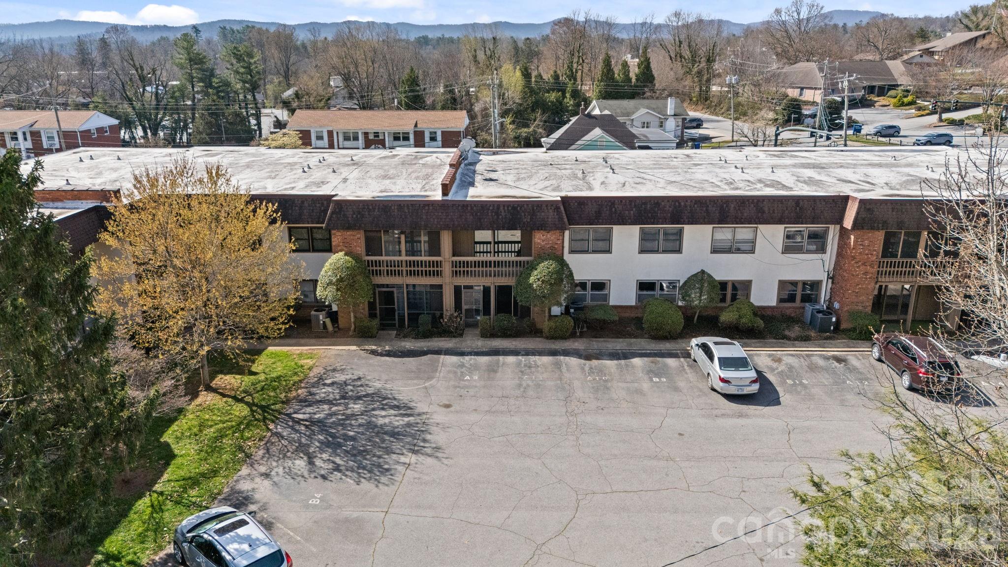 427 6th Avenue W #A11 — Hendersonville