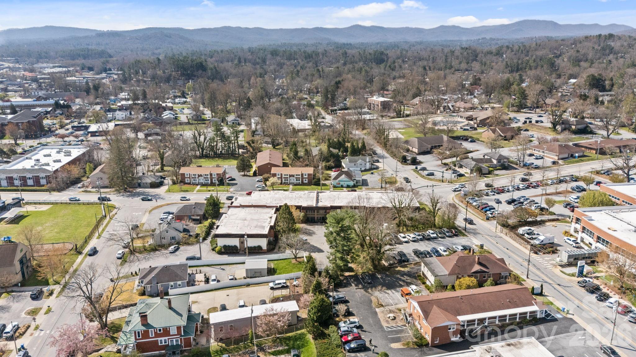 427 6th Avenue W #A11 — Hendersonville