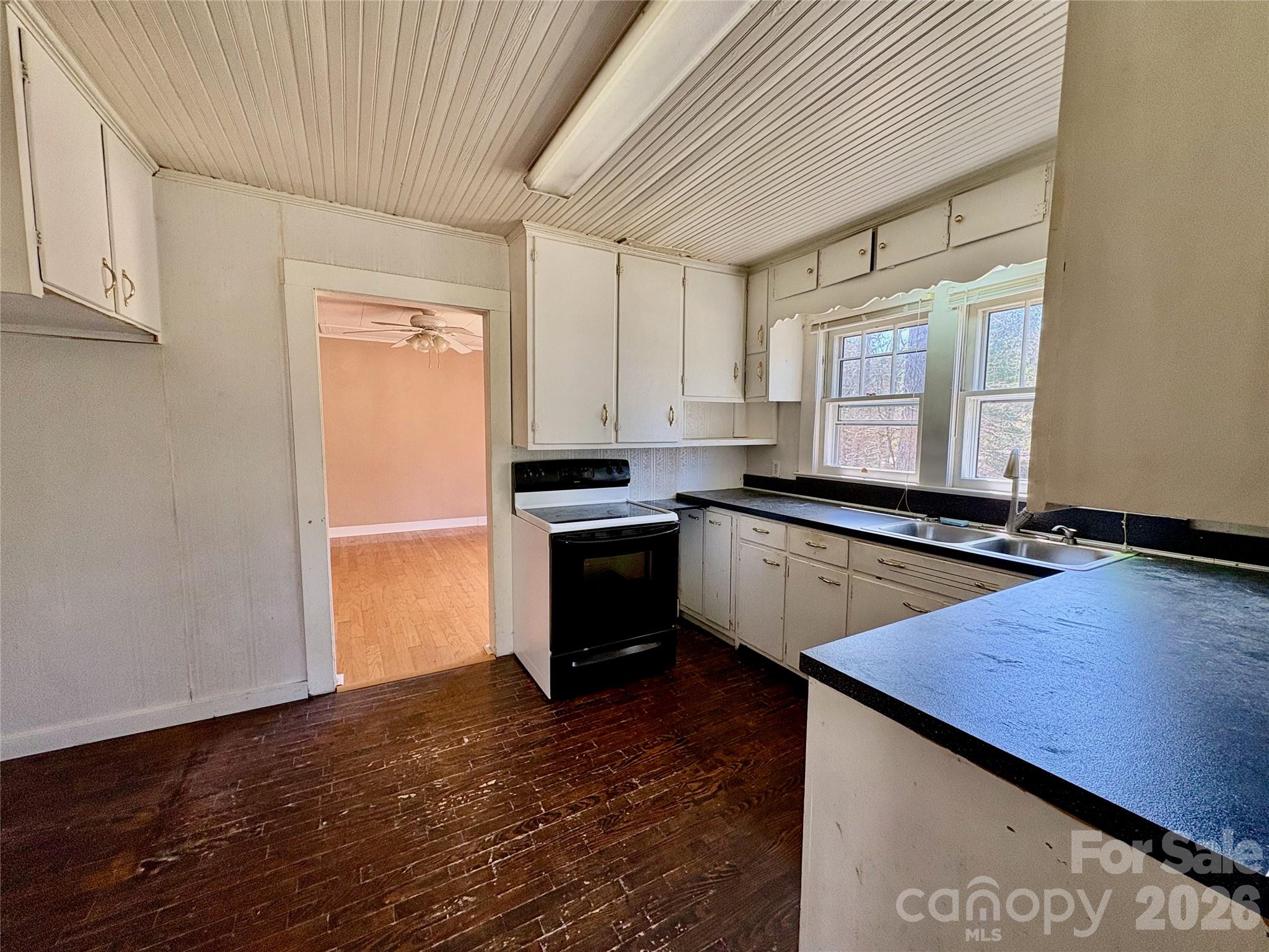 4366 Lynn Martin Lane — Lenoir