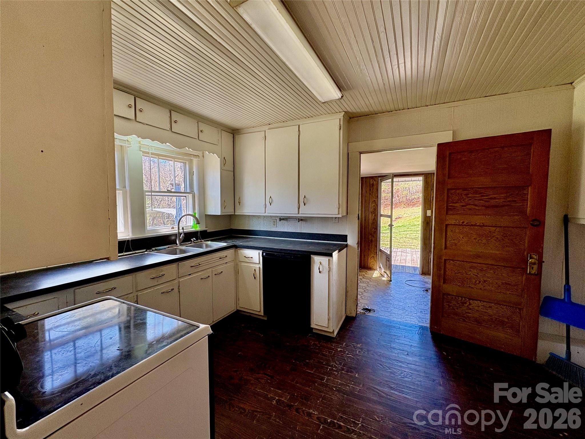 4366 Lynn Martin Lane — Lenoir