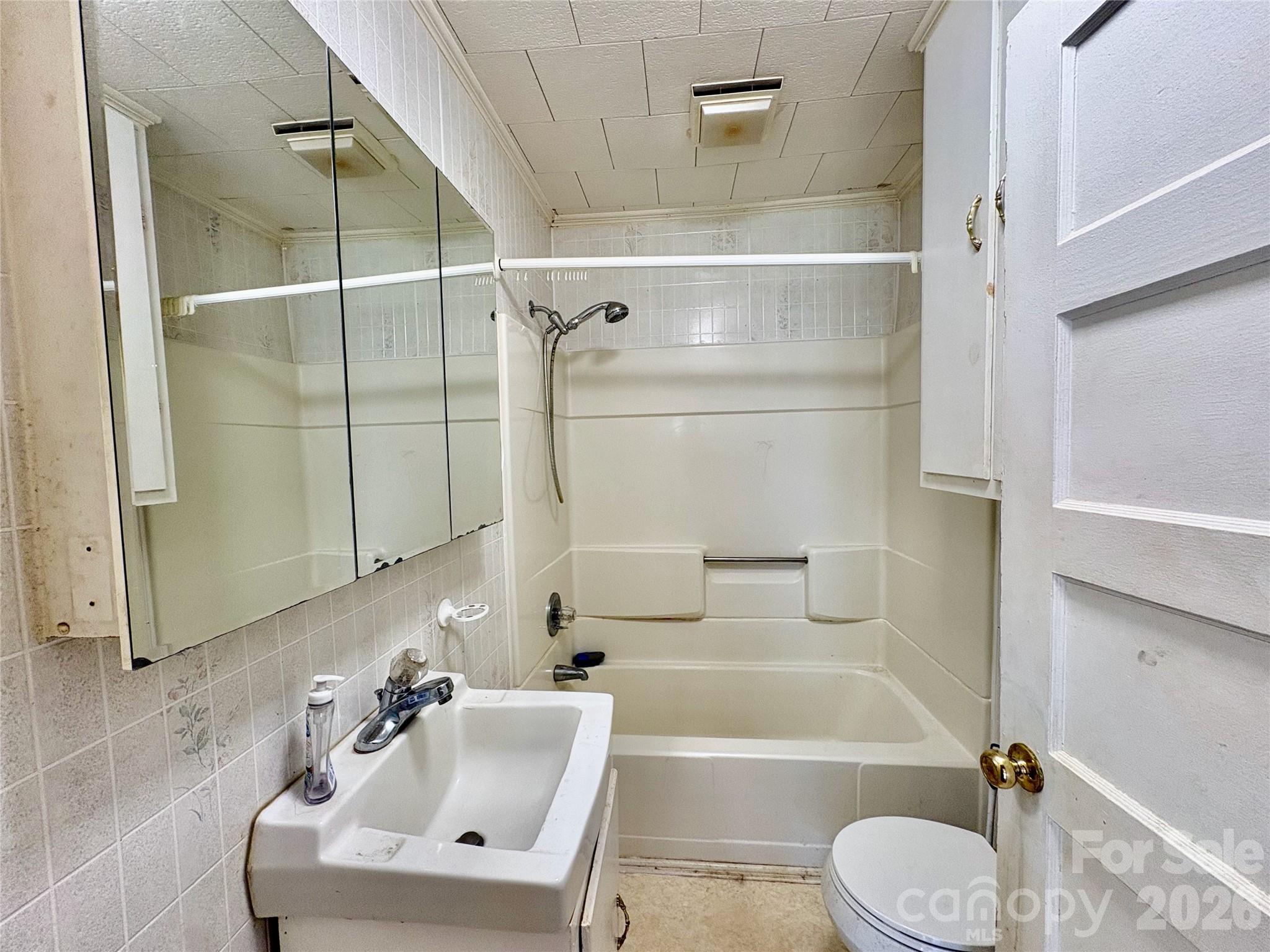 4366 Lynn Martin Lane — Lenoir