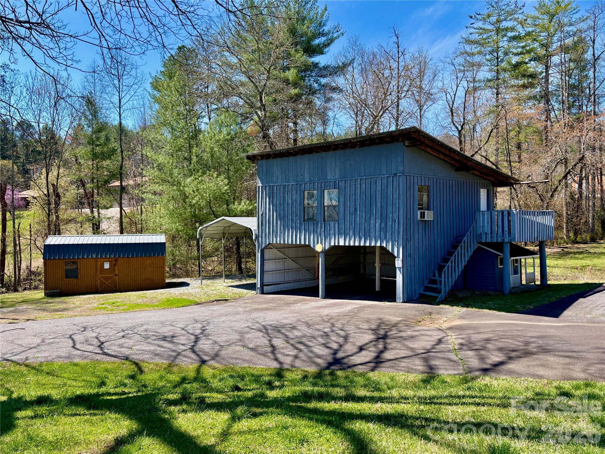 4366 Lynn Martin Lane — Lenoir