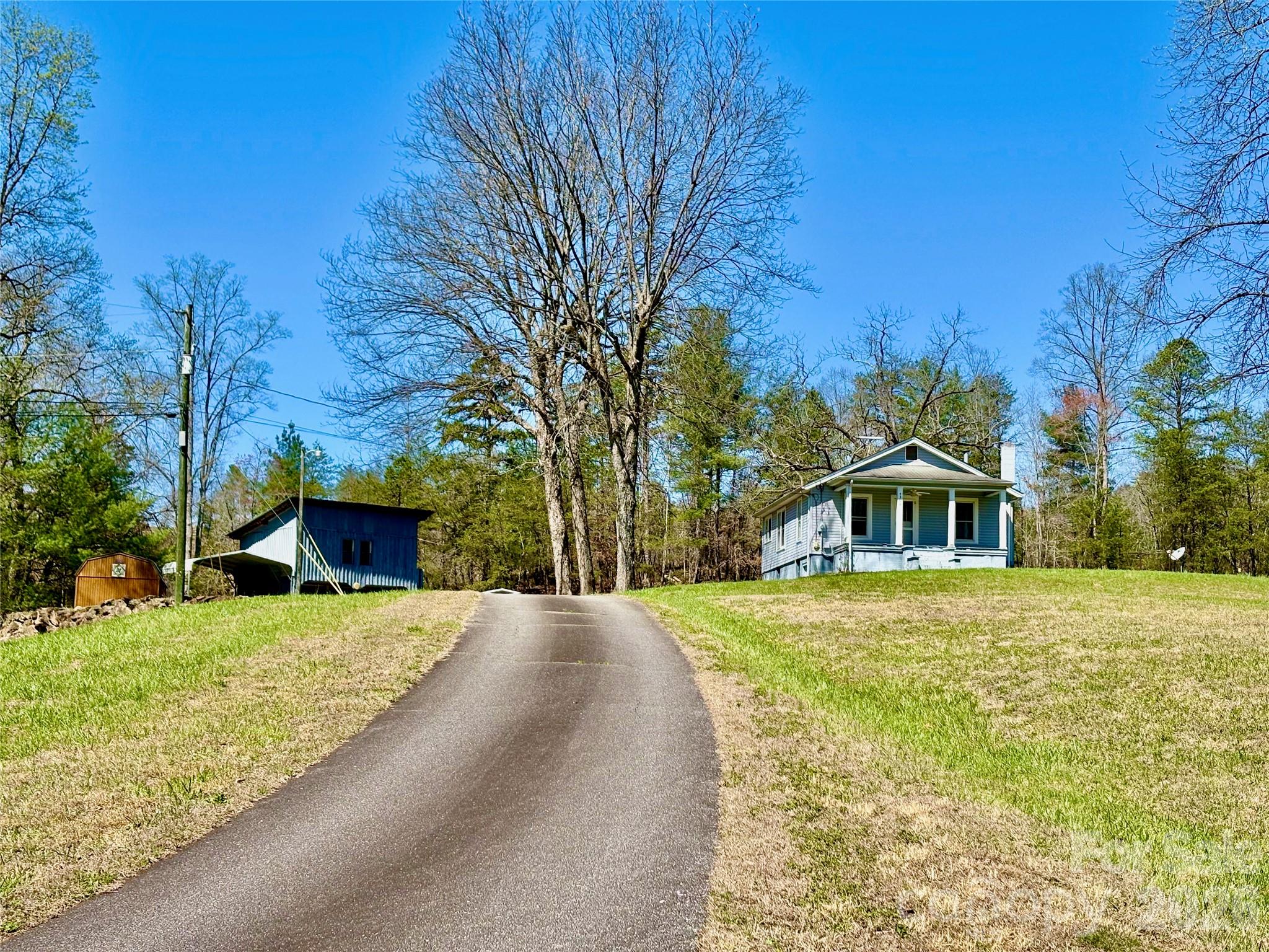 4366 Lynn Martin Lane — Lenoir