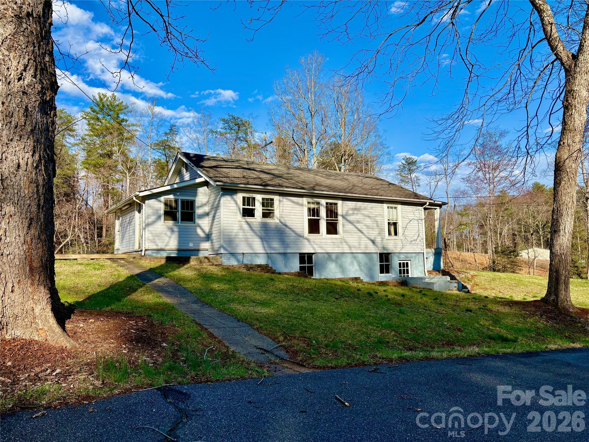 4366 Lynn Martin Lane — Lenoir