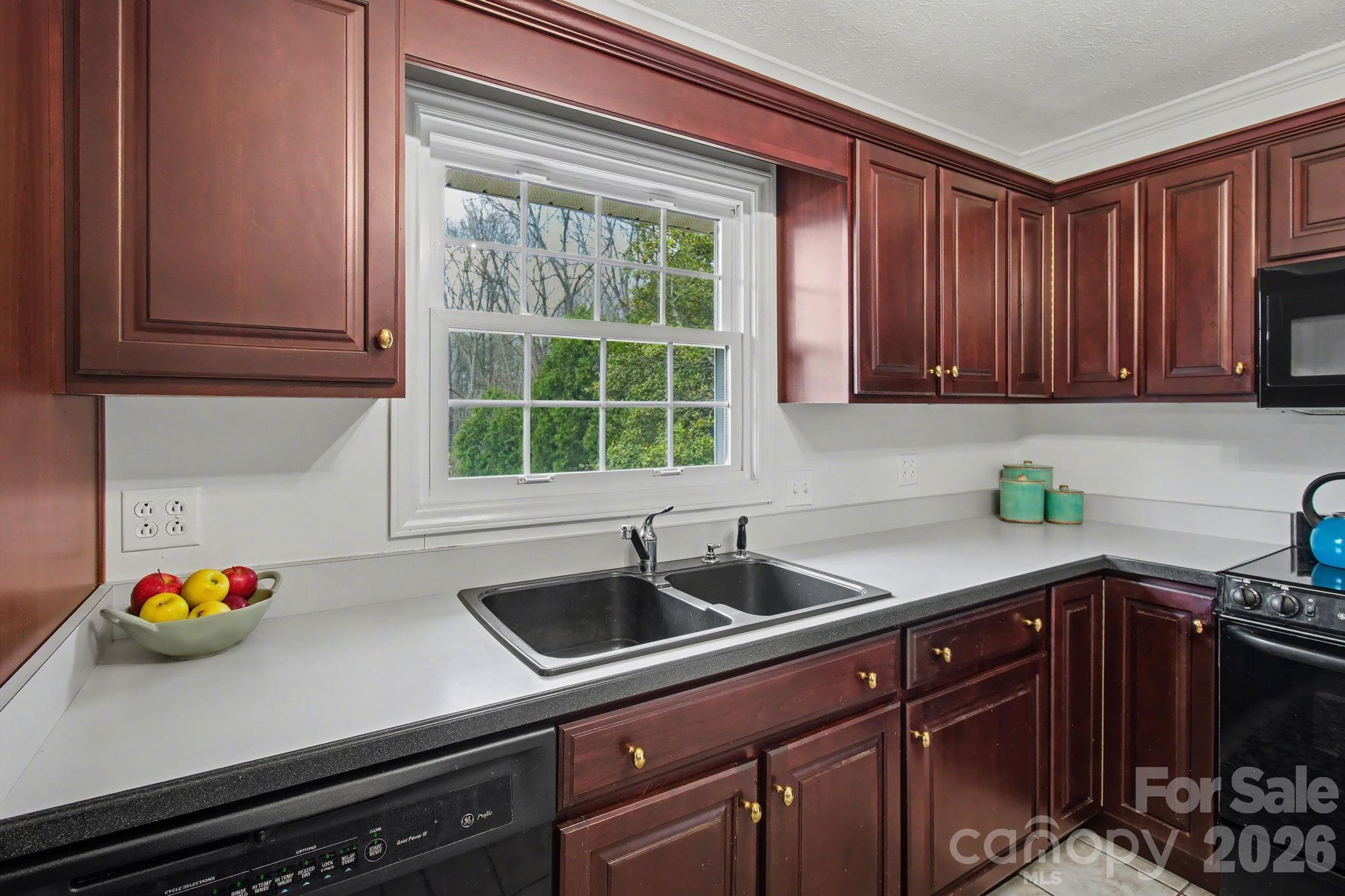 24 Church Street — Weaverville