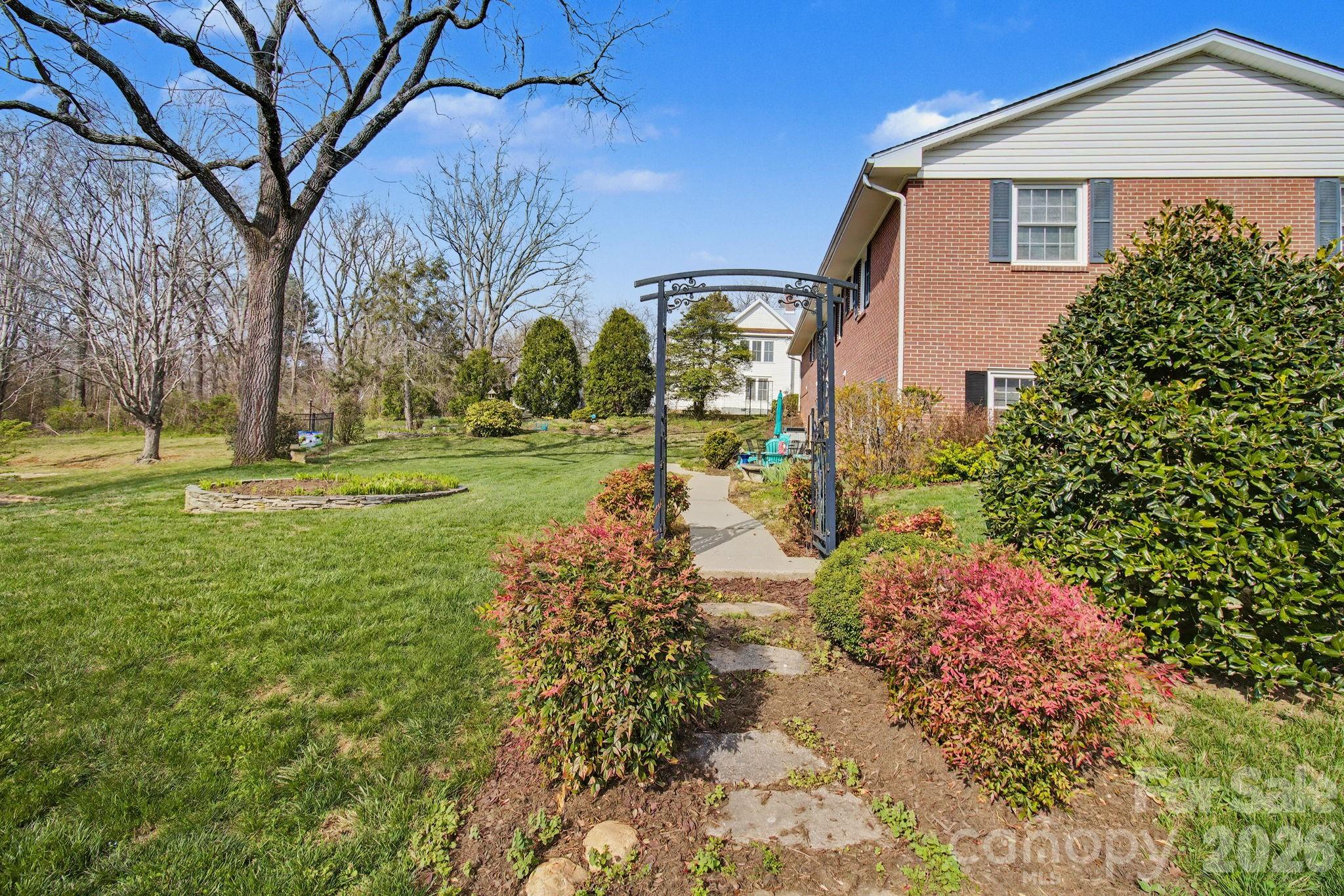 24 Church Street — Weaverville
