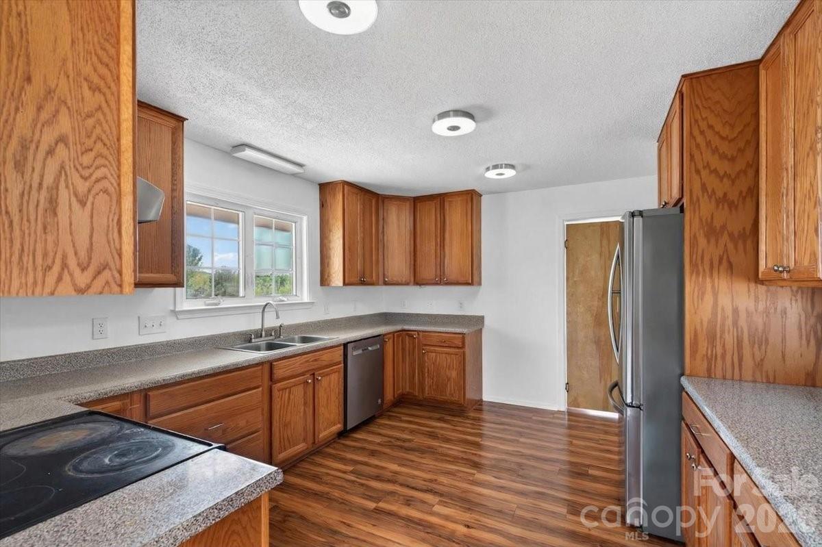 2976 / 2980 Propst Road — Clover