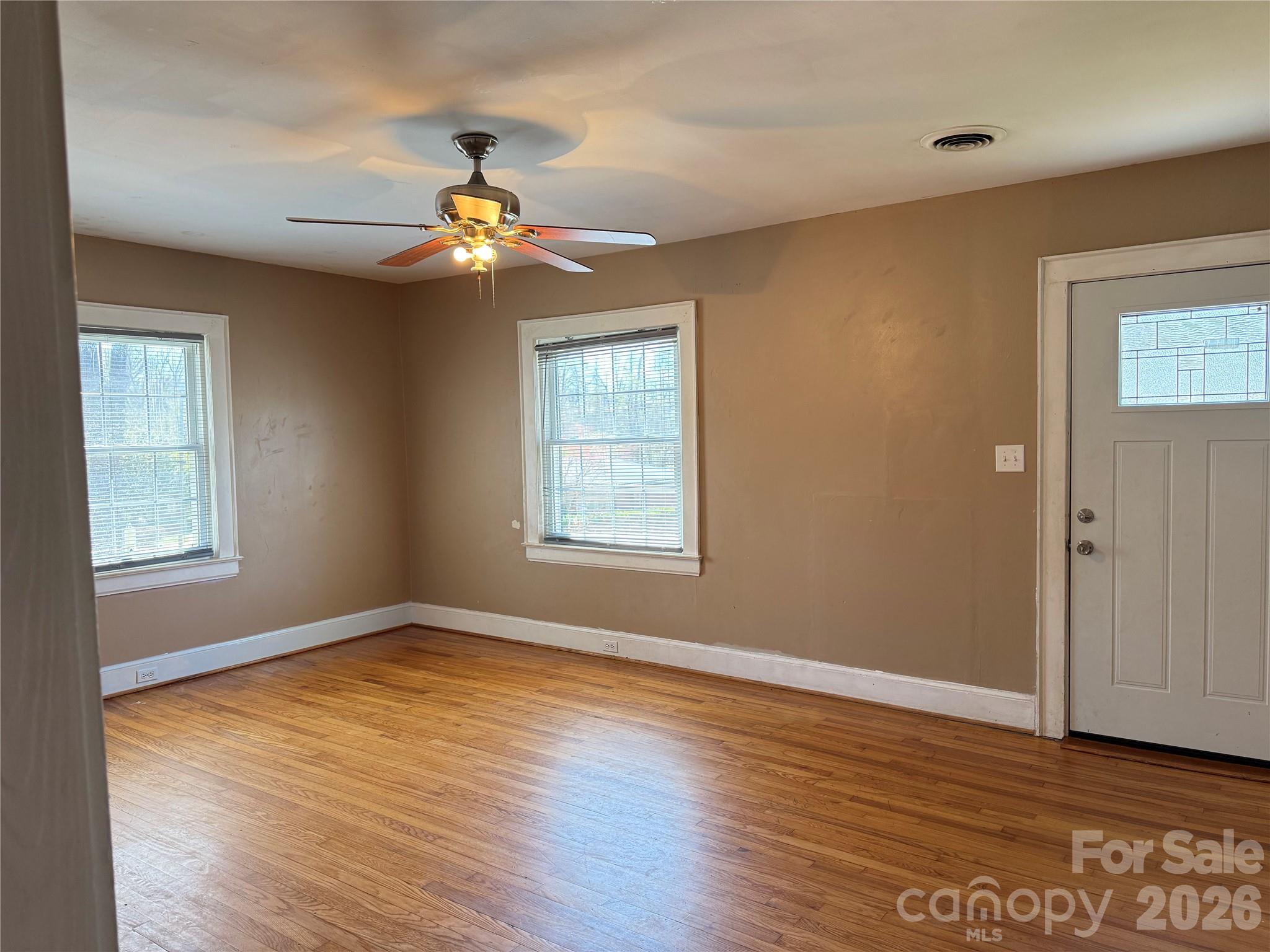 316 Sharon Avenue NW — Lenoir