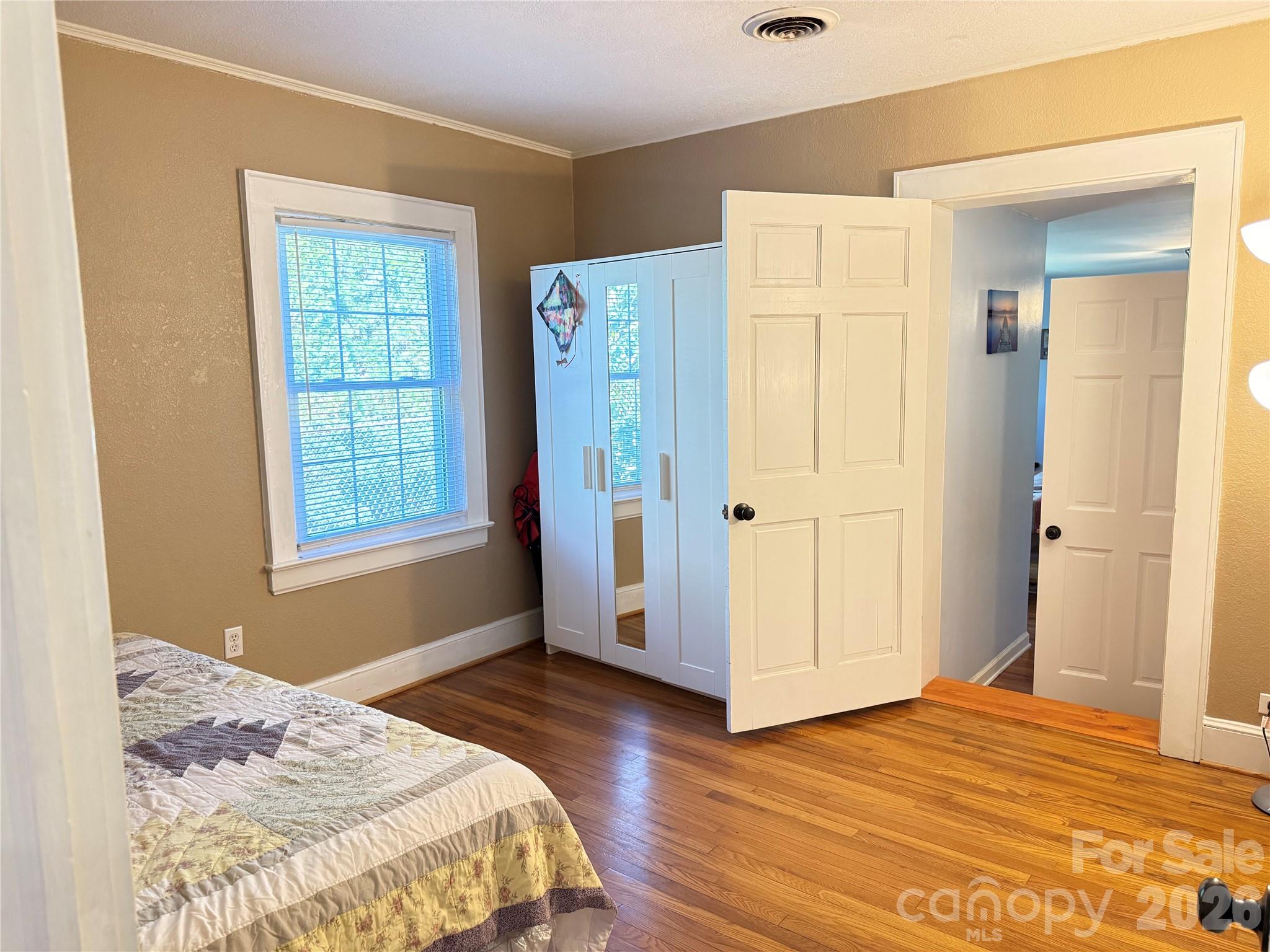 316 Sharon Avenue NW — Lenoir