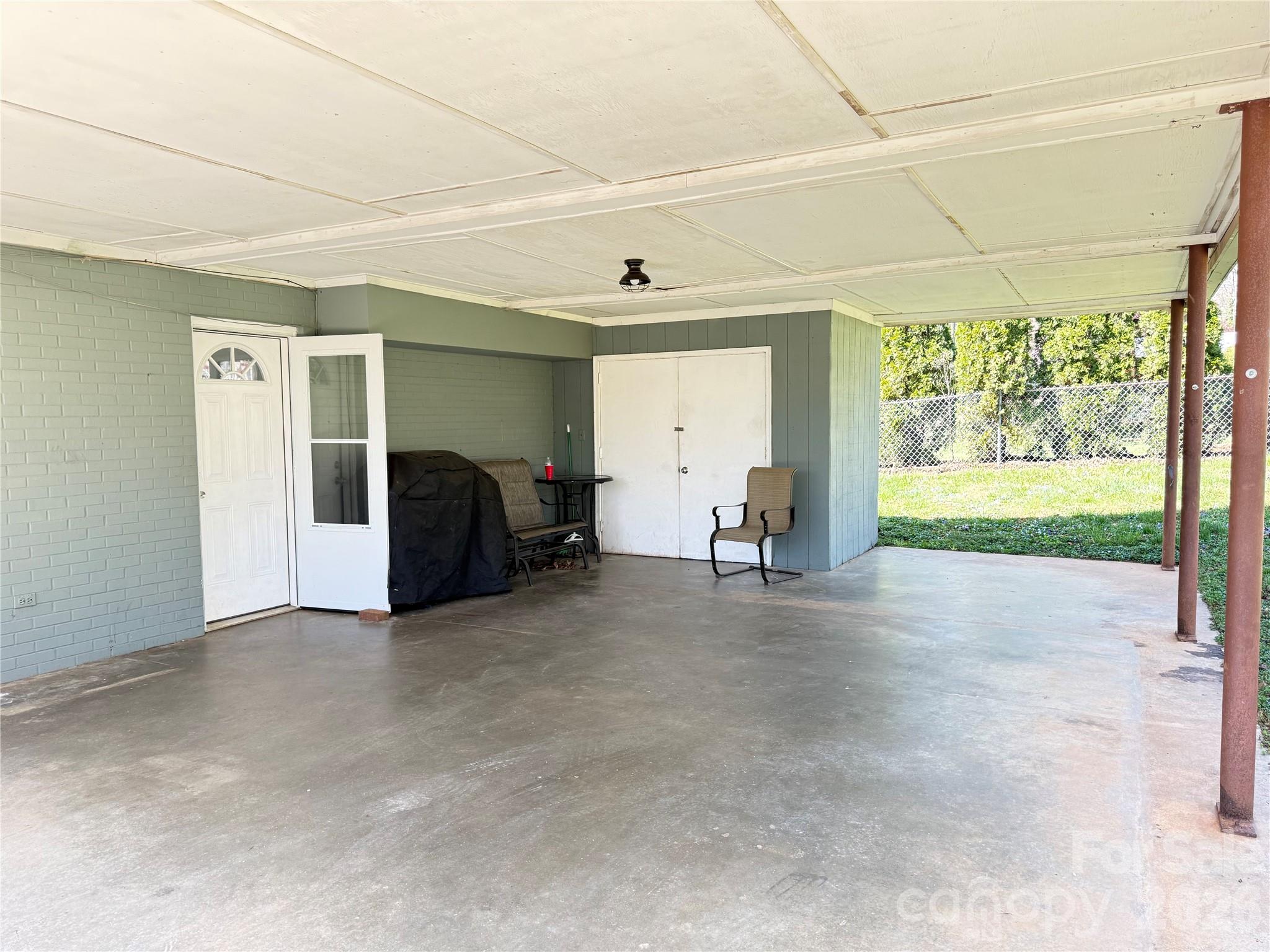 316 Sharon Avenue NW — Lenoir