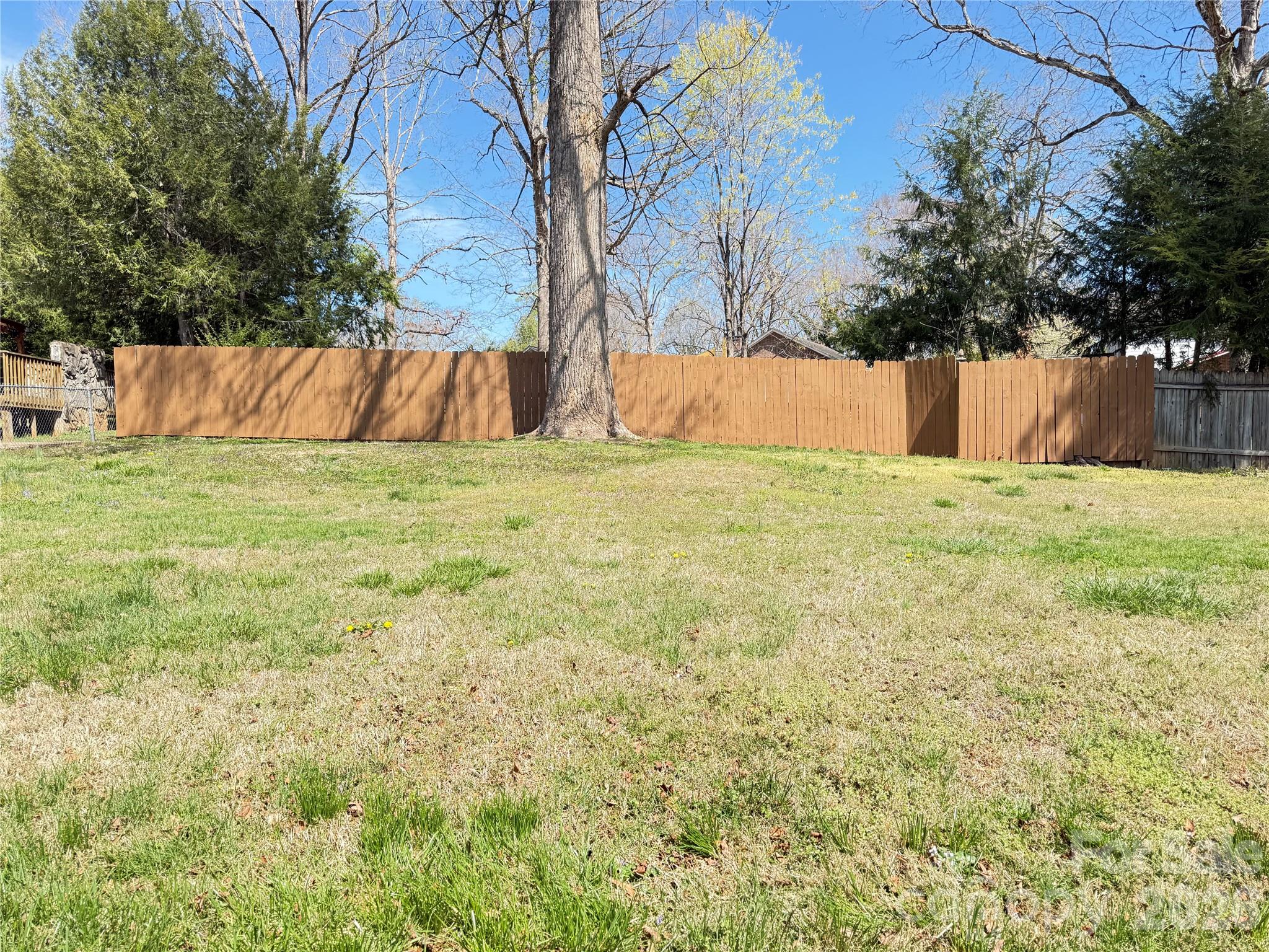 316 Sharon Avenue NW — Lenoir