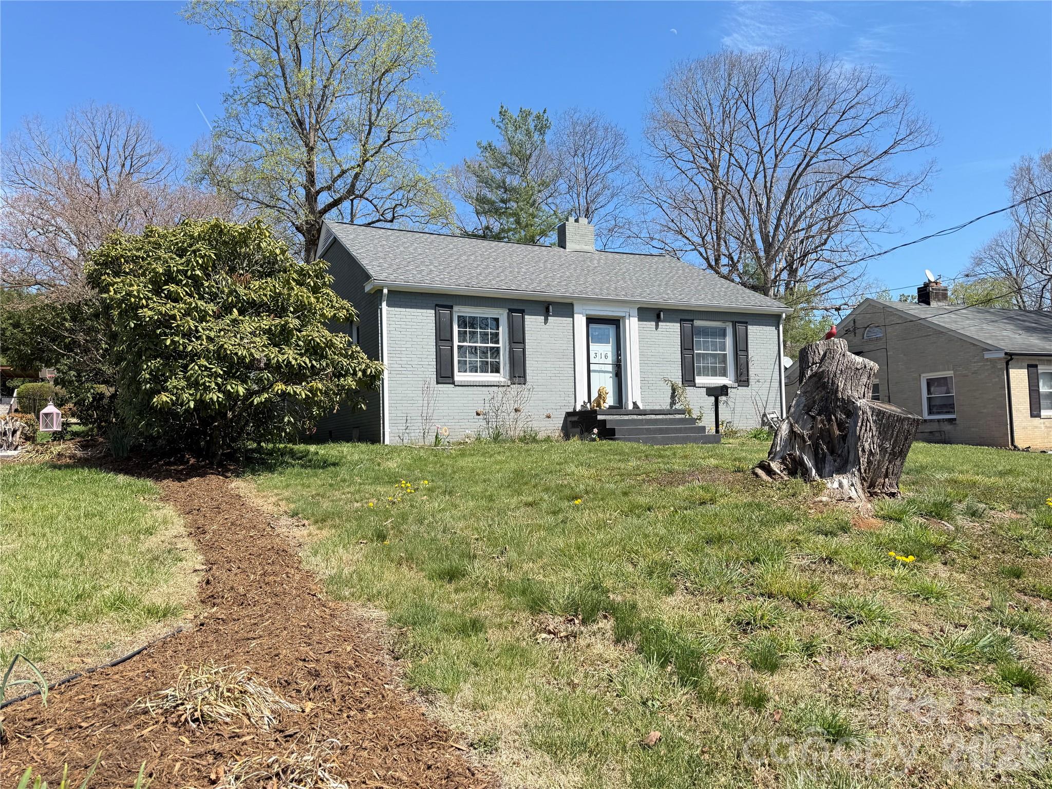 316 Sharon Avenue NW — Lenoir