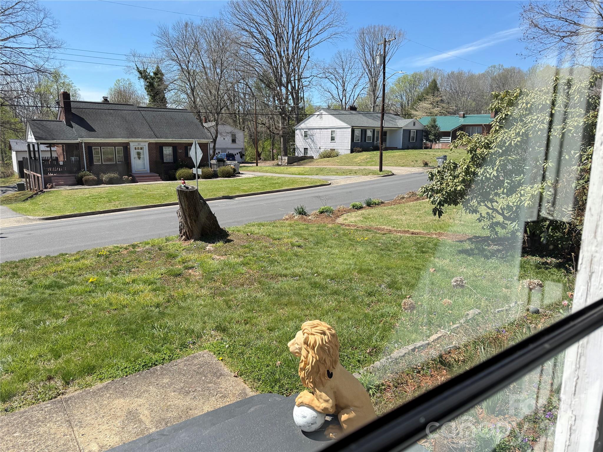 316 Sharon Avenue NW — Lenoir