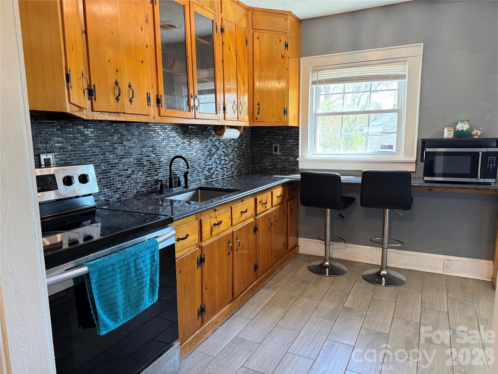 316 Sharon Avenue NW — Lenoir