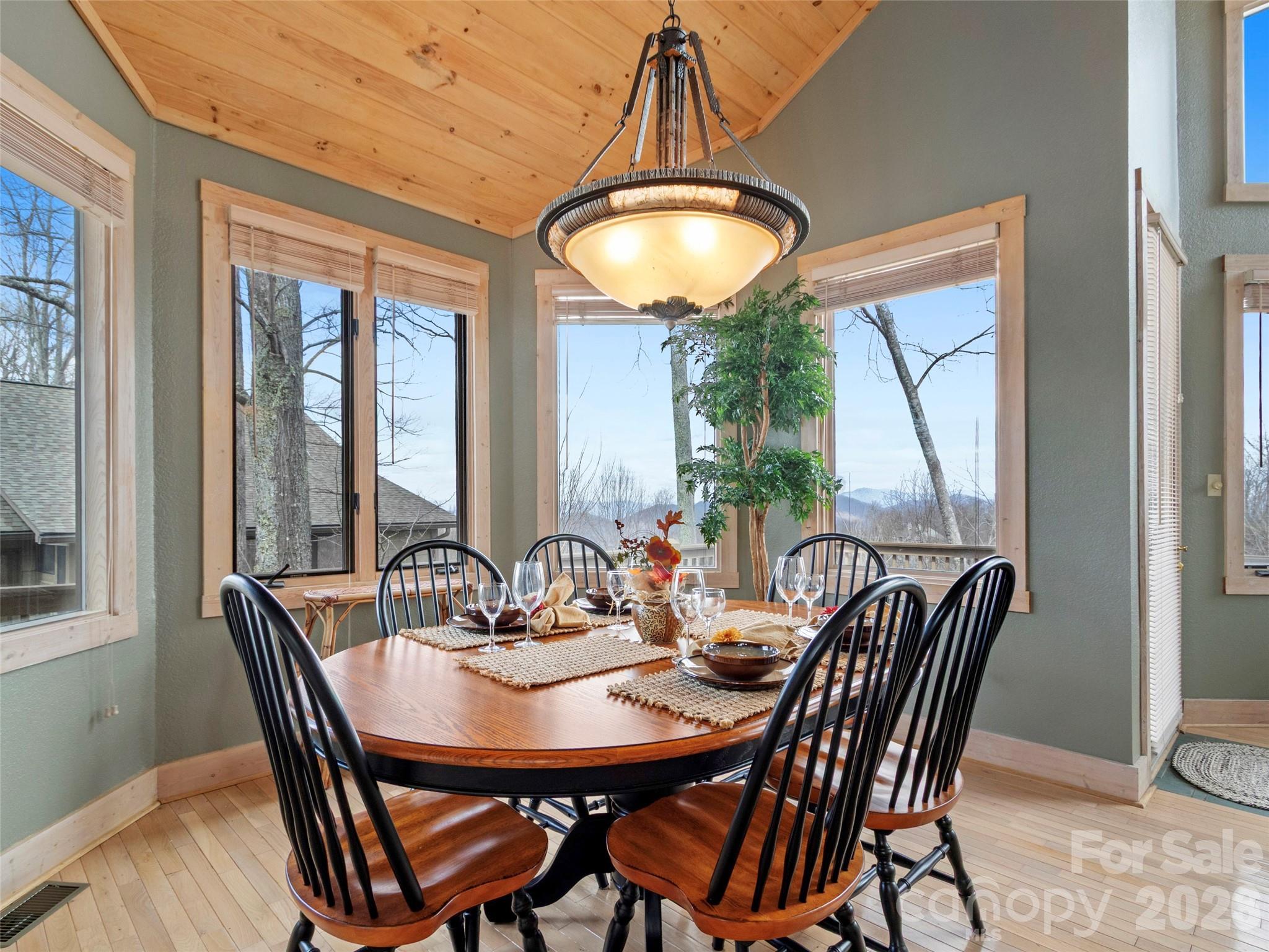 2163 Mountain Air Drive — Burnsville
