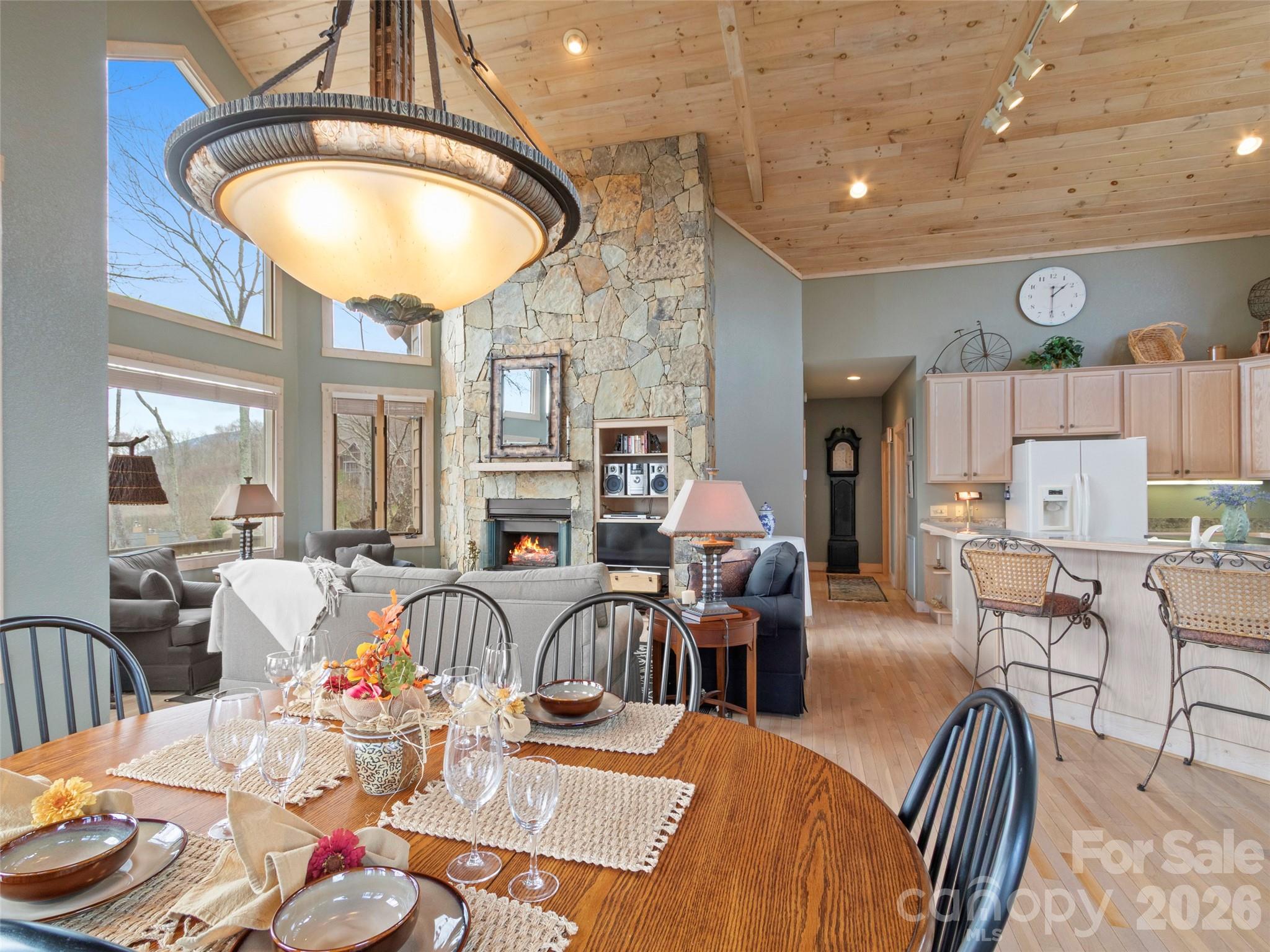 2163 Mountain Air Drive — Burnsville