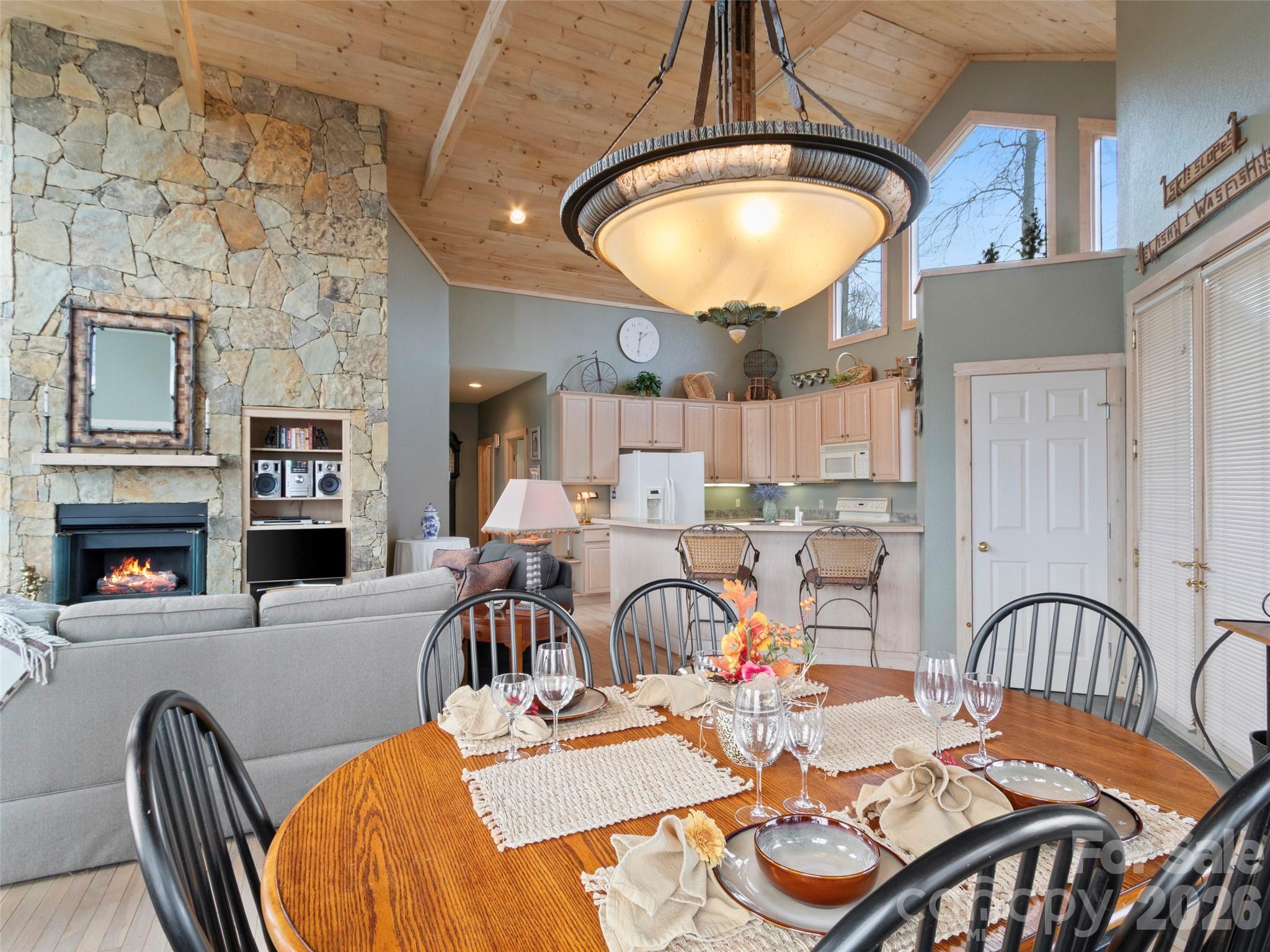 2163 Mountain Air Drive — Burnsville