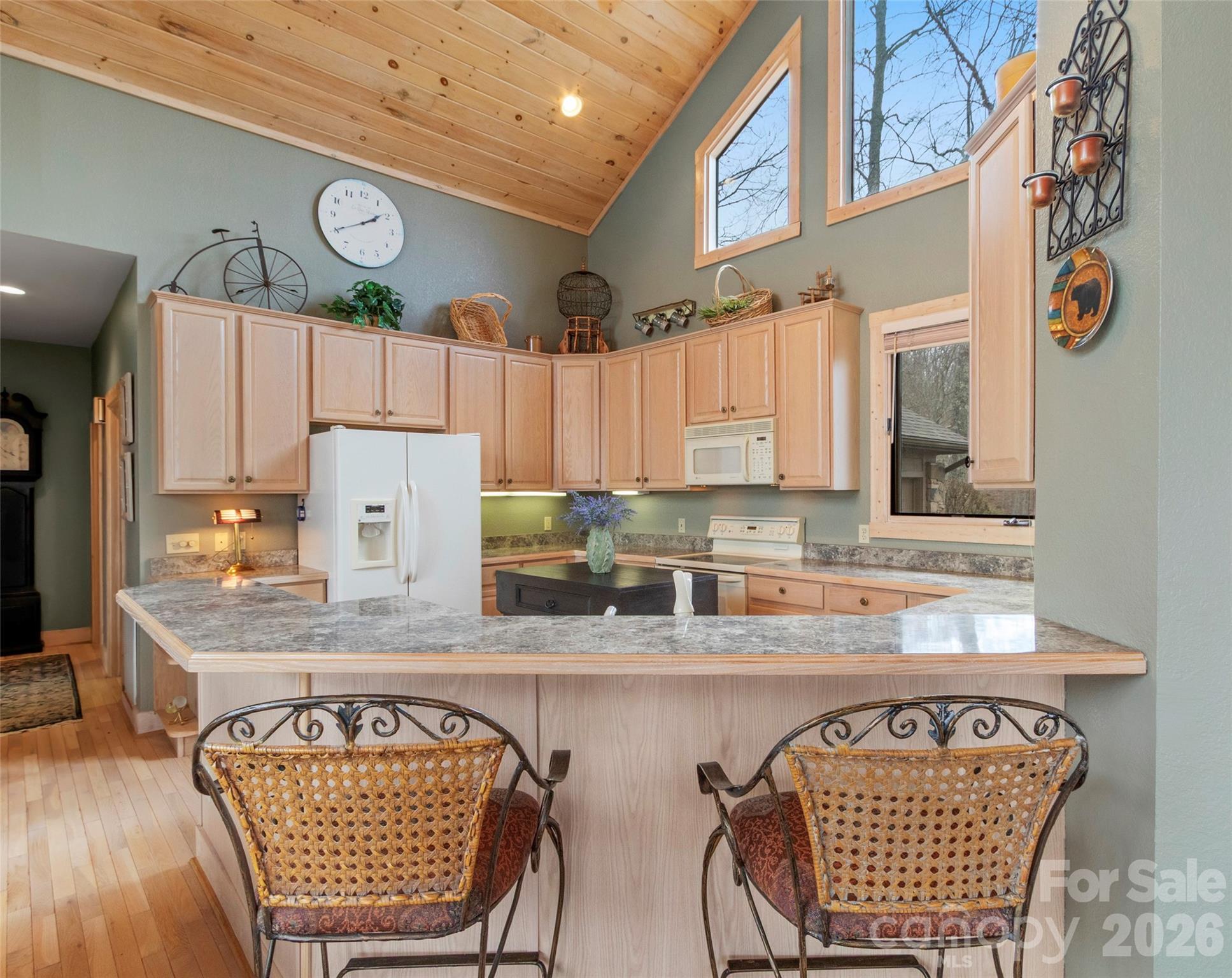 2163 Mountain Air Drive — Burnsville