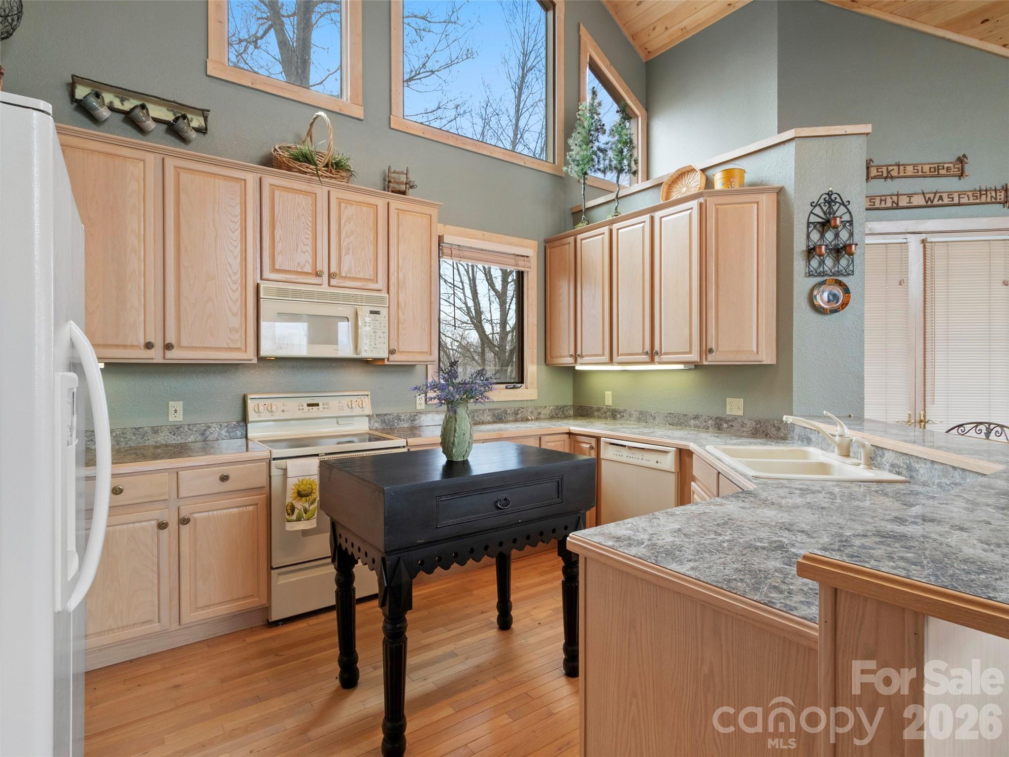 2163 Mountain Air Drive — Burnsville