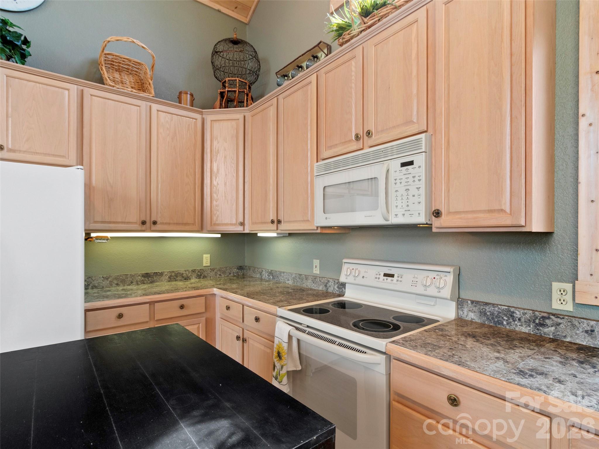 2163 Mountain Air Drive — Burnsville