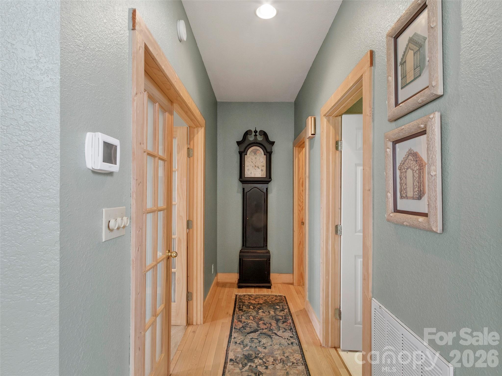 2163 Mountain Air Drive — Burnsville