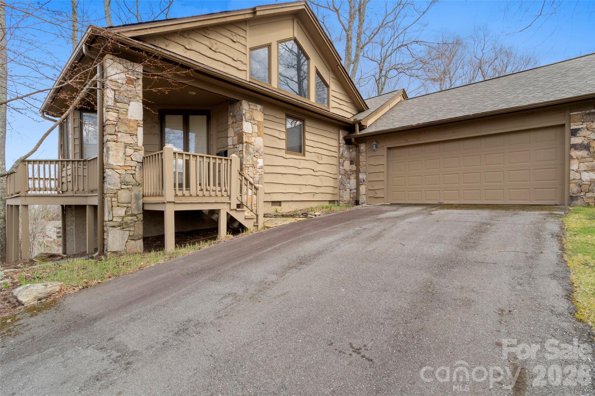 2163 Mountain Air Drive — Burnsville