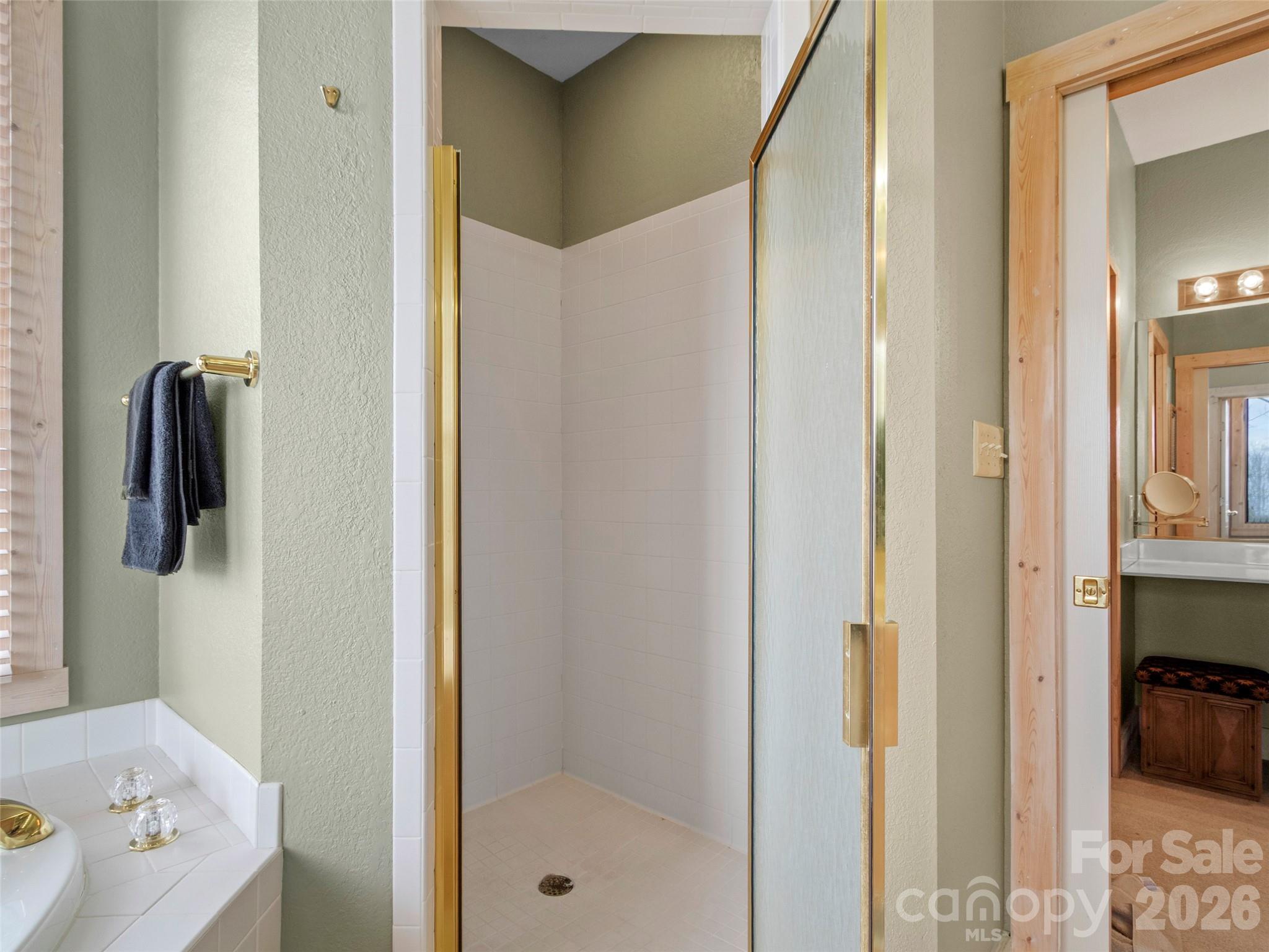 2163 Mountain Air Drive — Burnsville