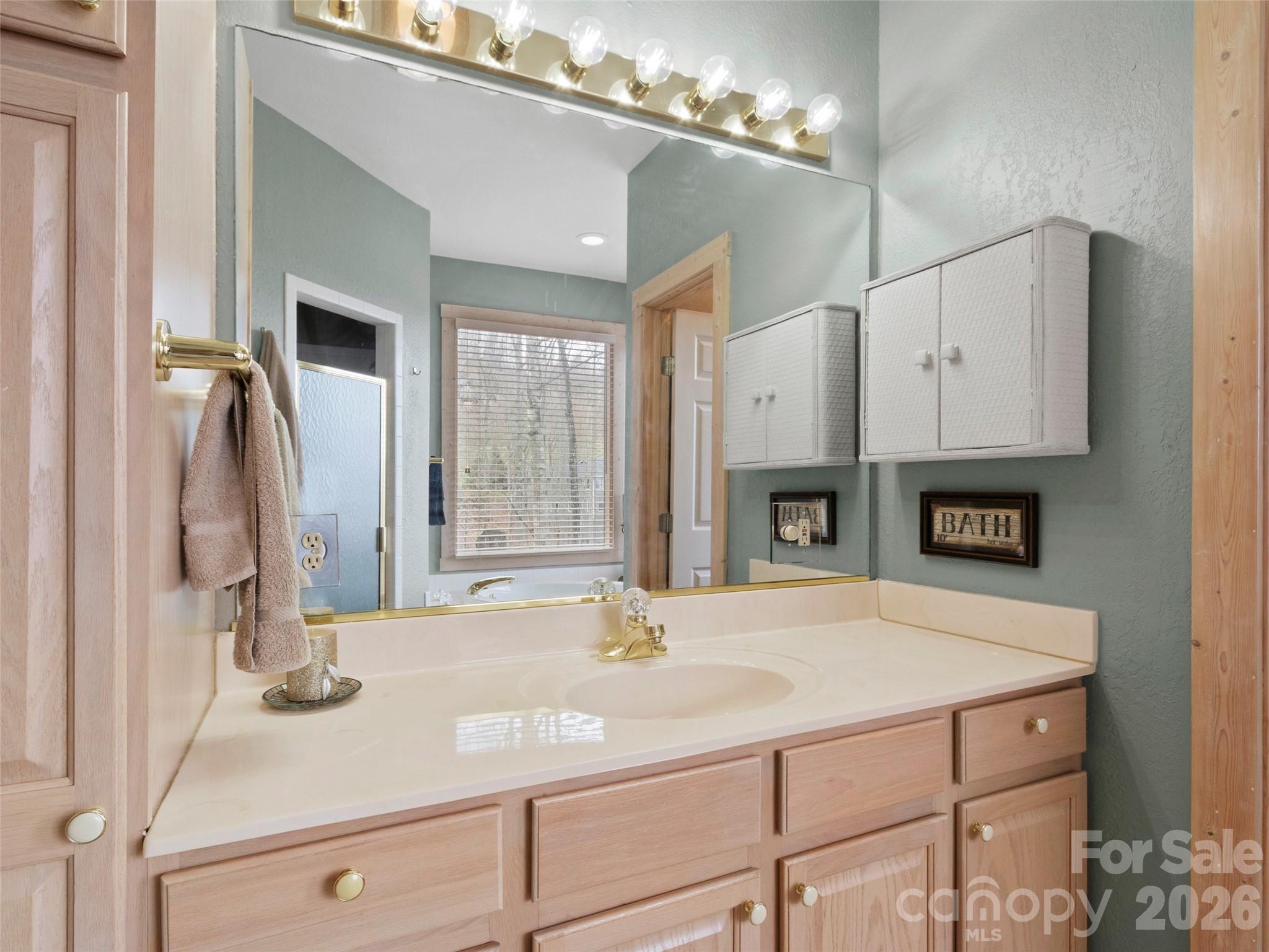 2163 Mountain Air Drive — Burnsville