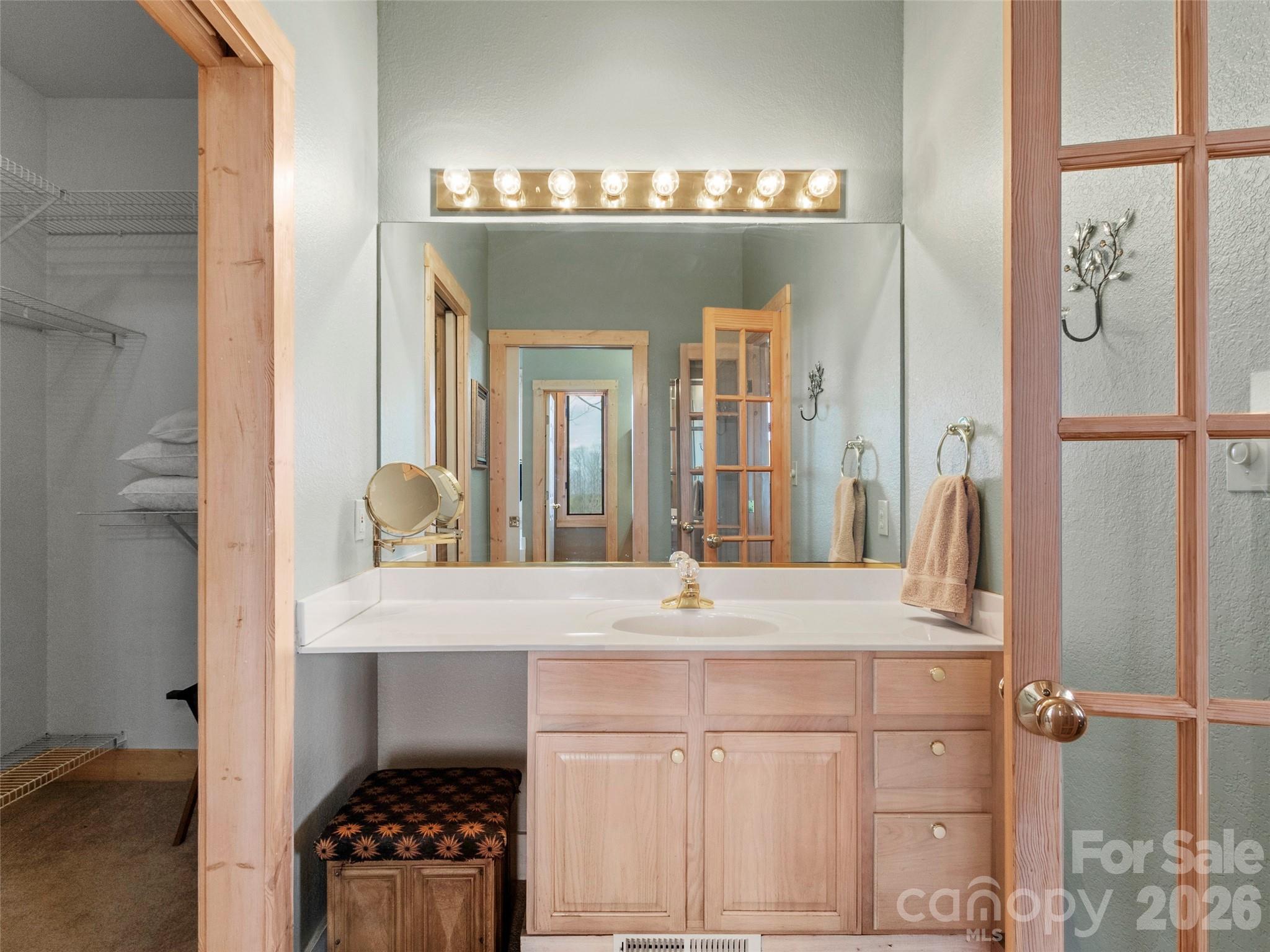 2163 Mountain Air Drive — Burnsville