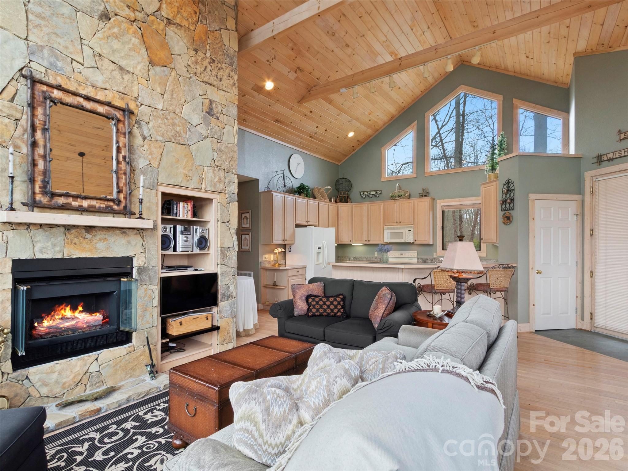 2163 Mountain Air Drive — Burnsville
