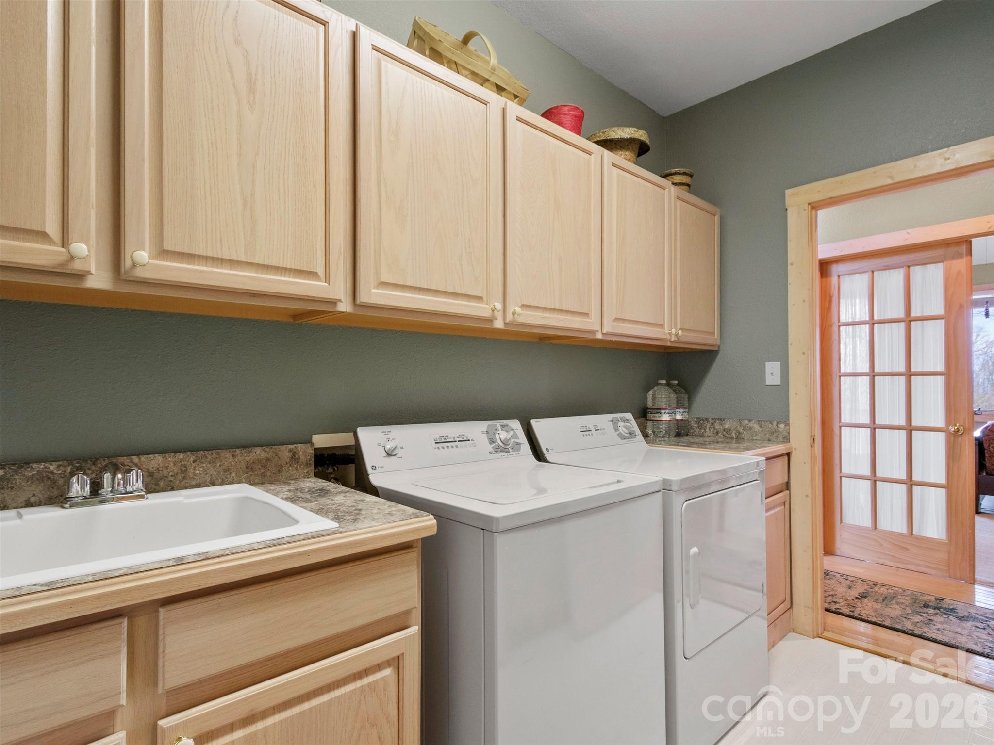 2163 Mountain Air Drive — Burnsville