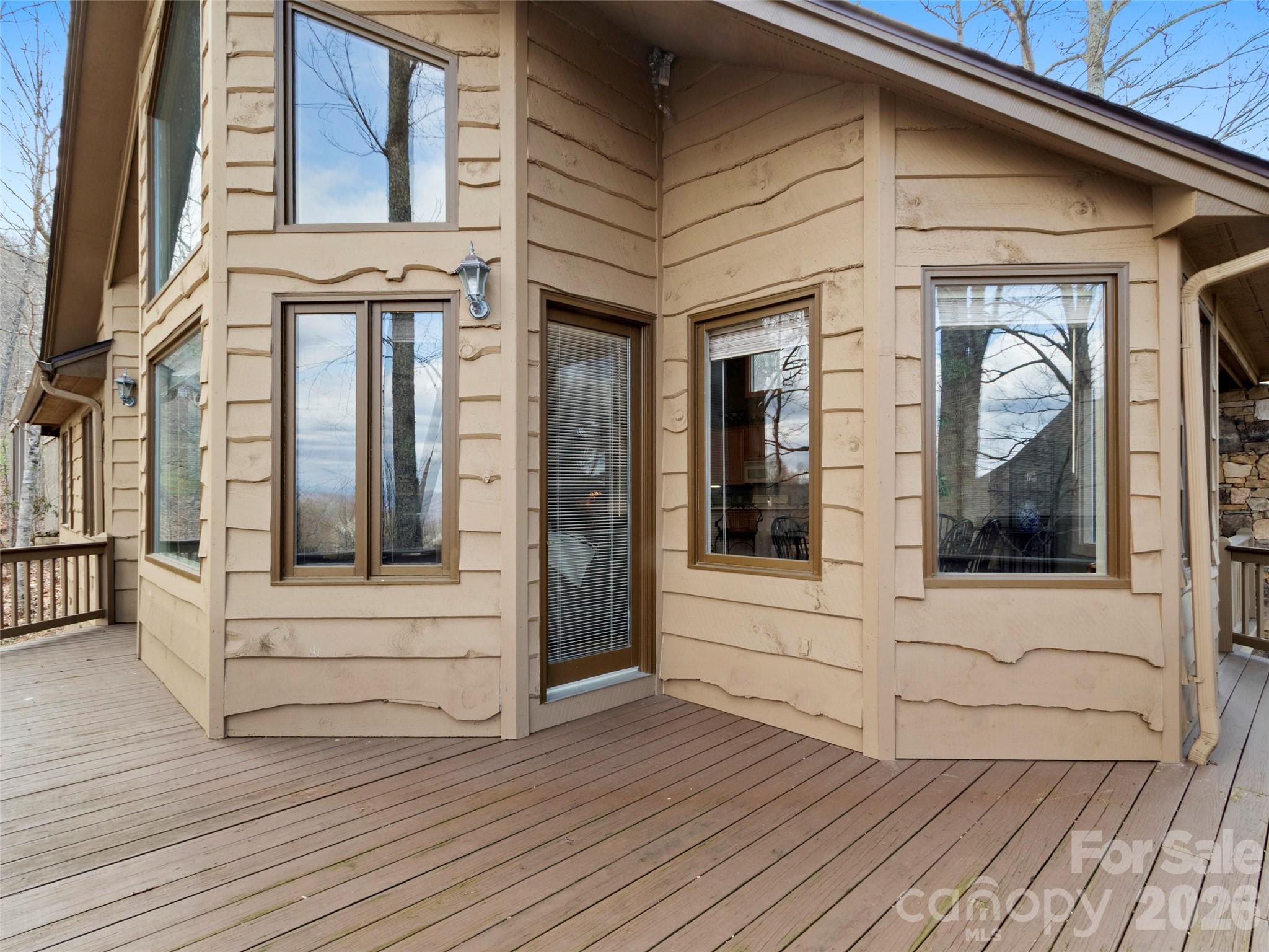 2163 Mountain Air Drive — Burnsville