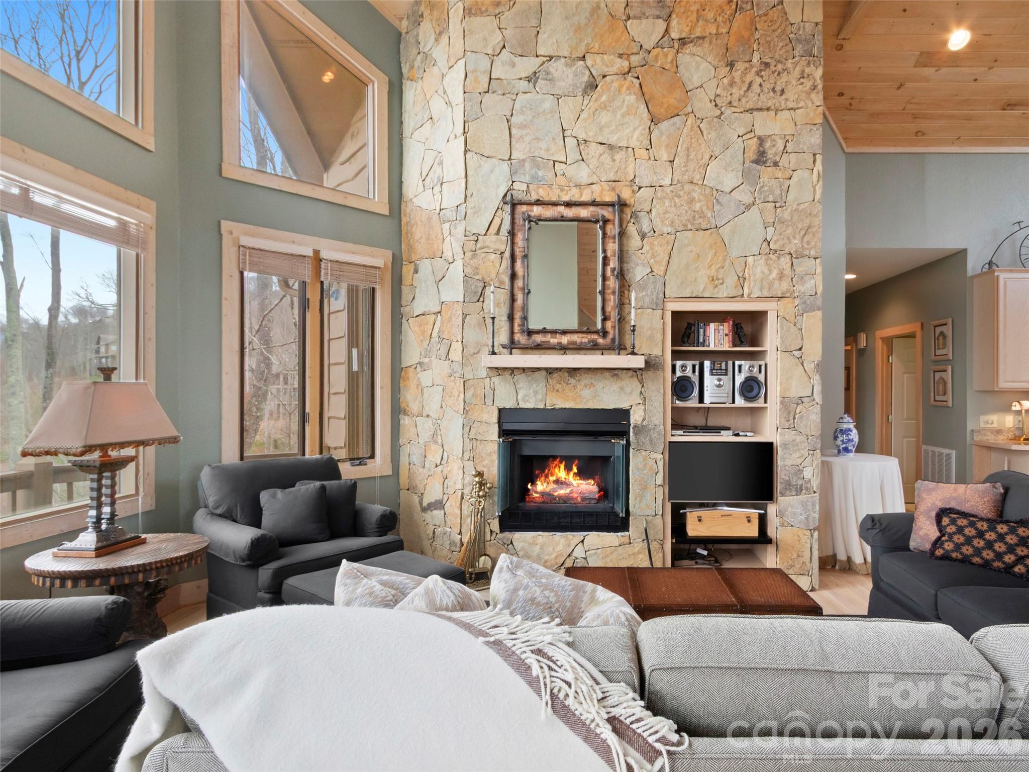 2163 Mountain Air Drive — Burnsville