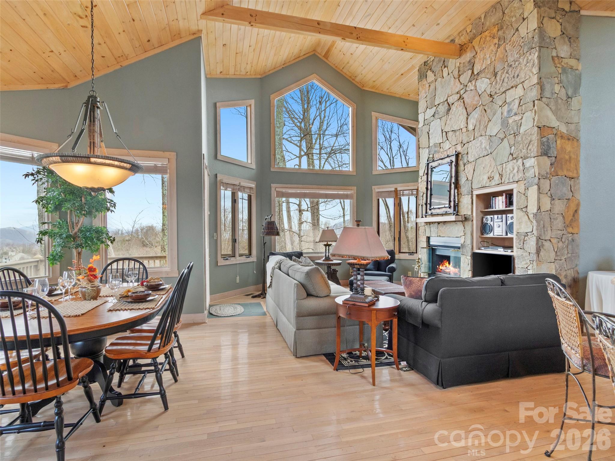 2163 Mountain Air Drive — Burnsville