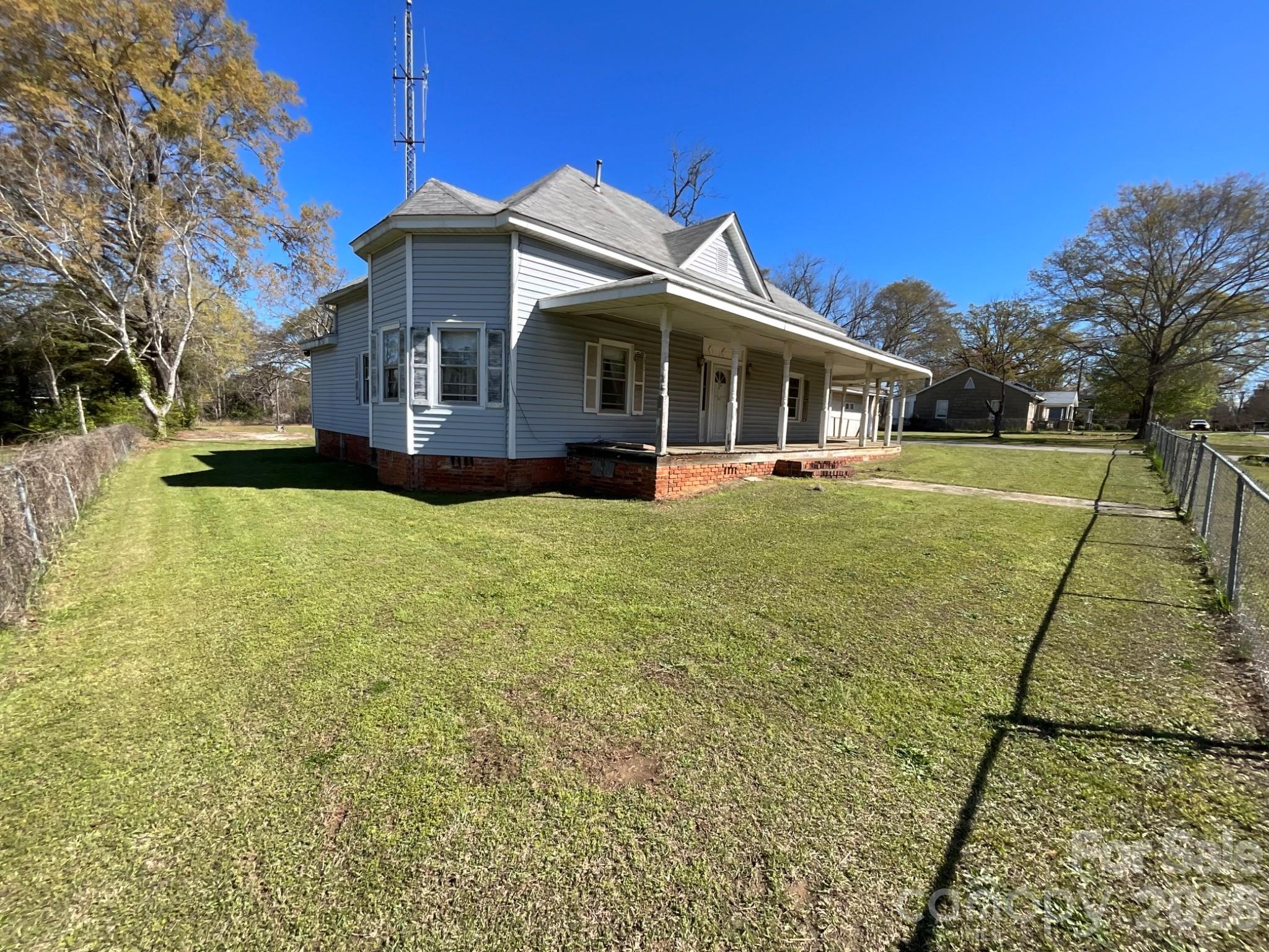 412 W Liberty Street — Winnsboro